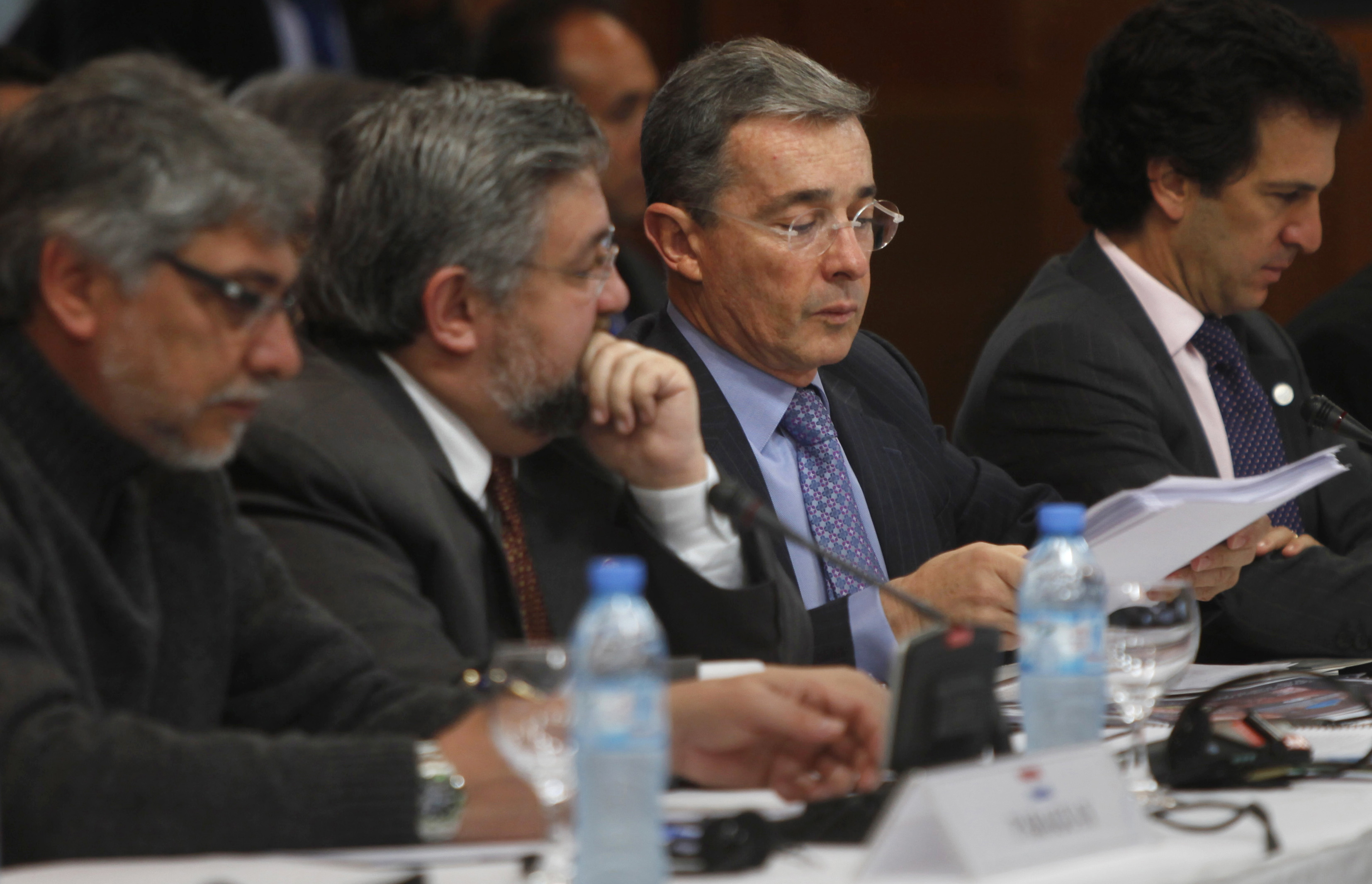 Uribe: Dos jefes de las FARC est&aacute;n en Venezuela