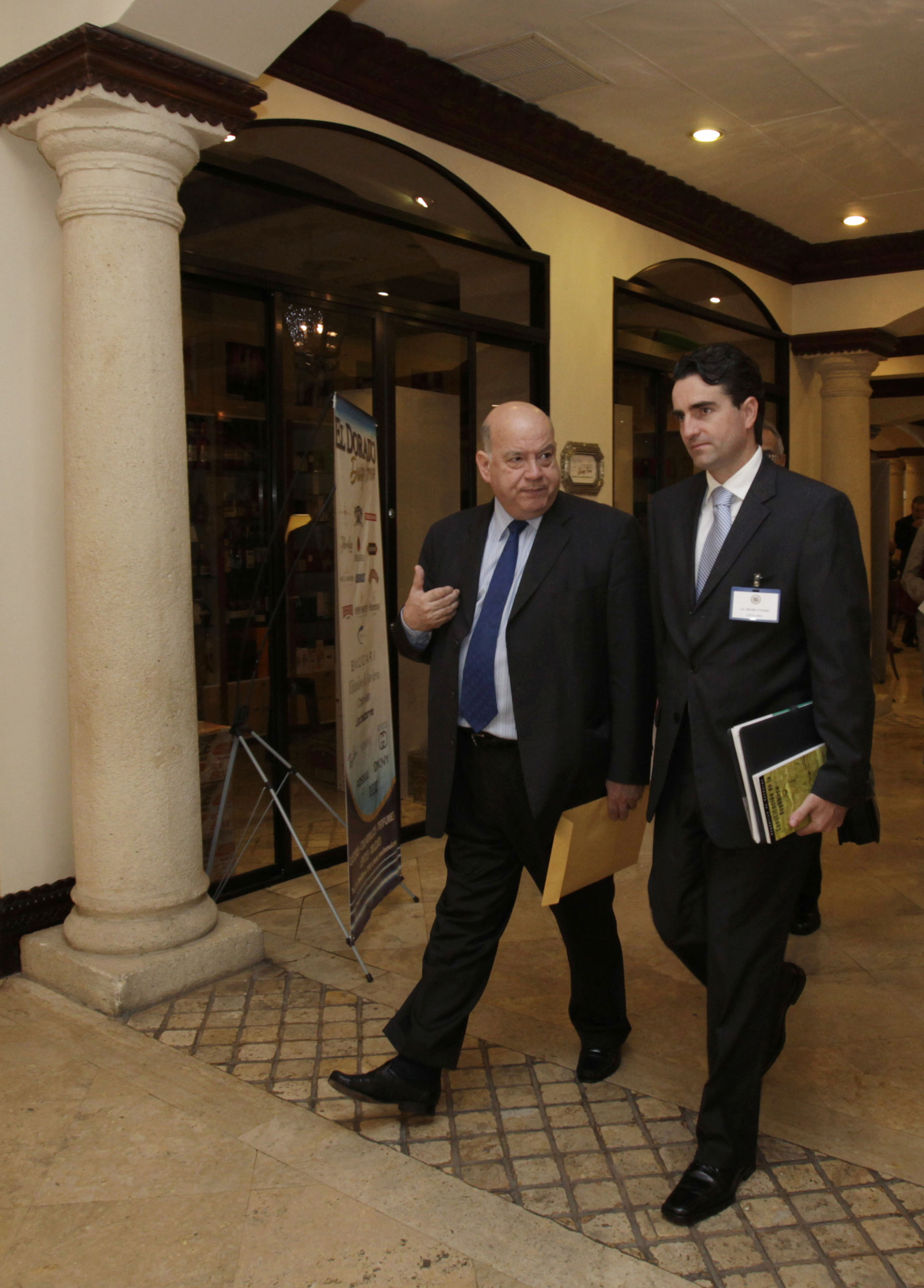 Imposible negociar retorno de Zelaya, dice Insulza