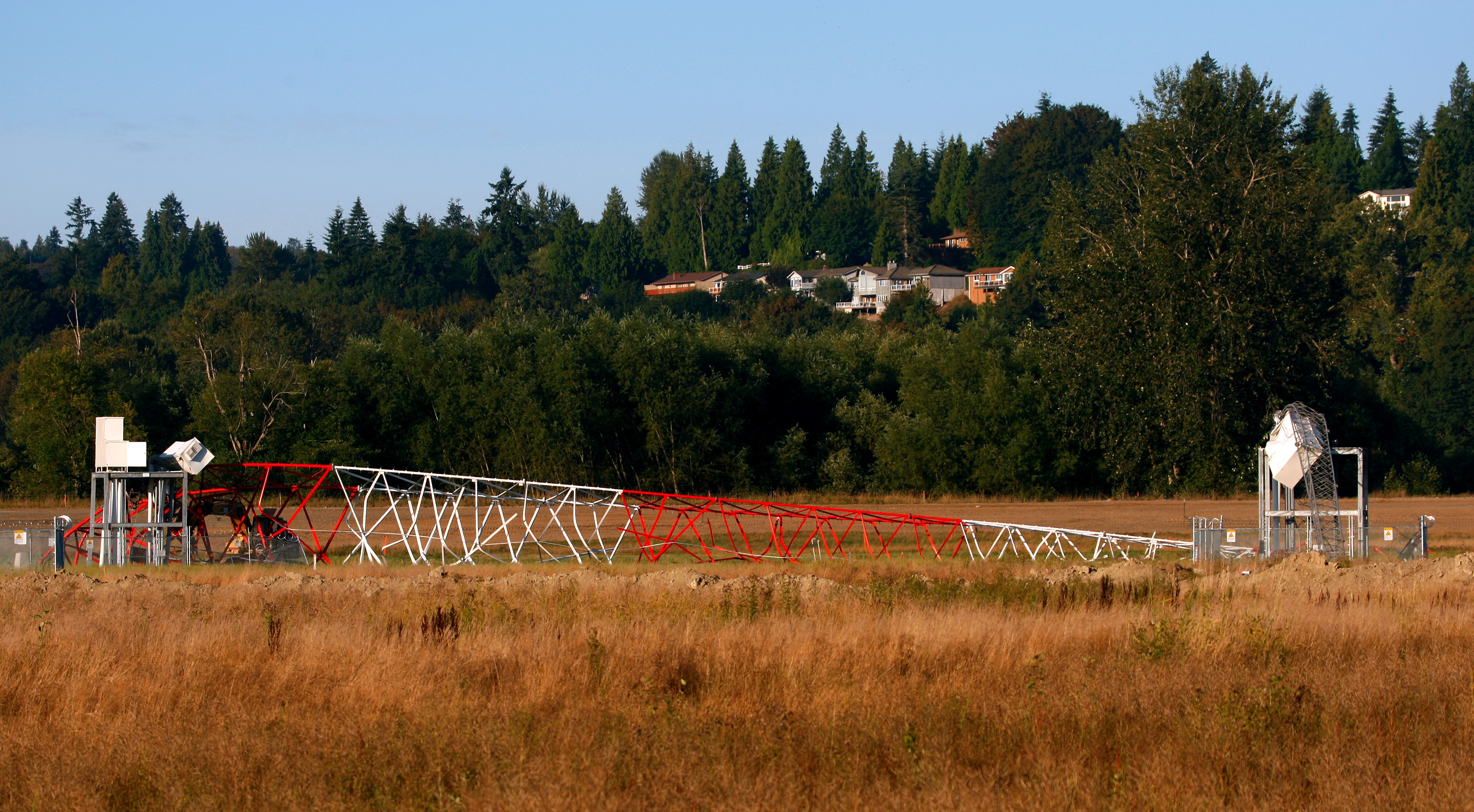 Derriban torres de estaci&oacute;n radial