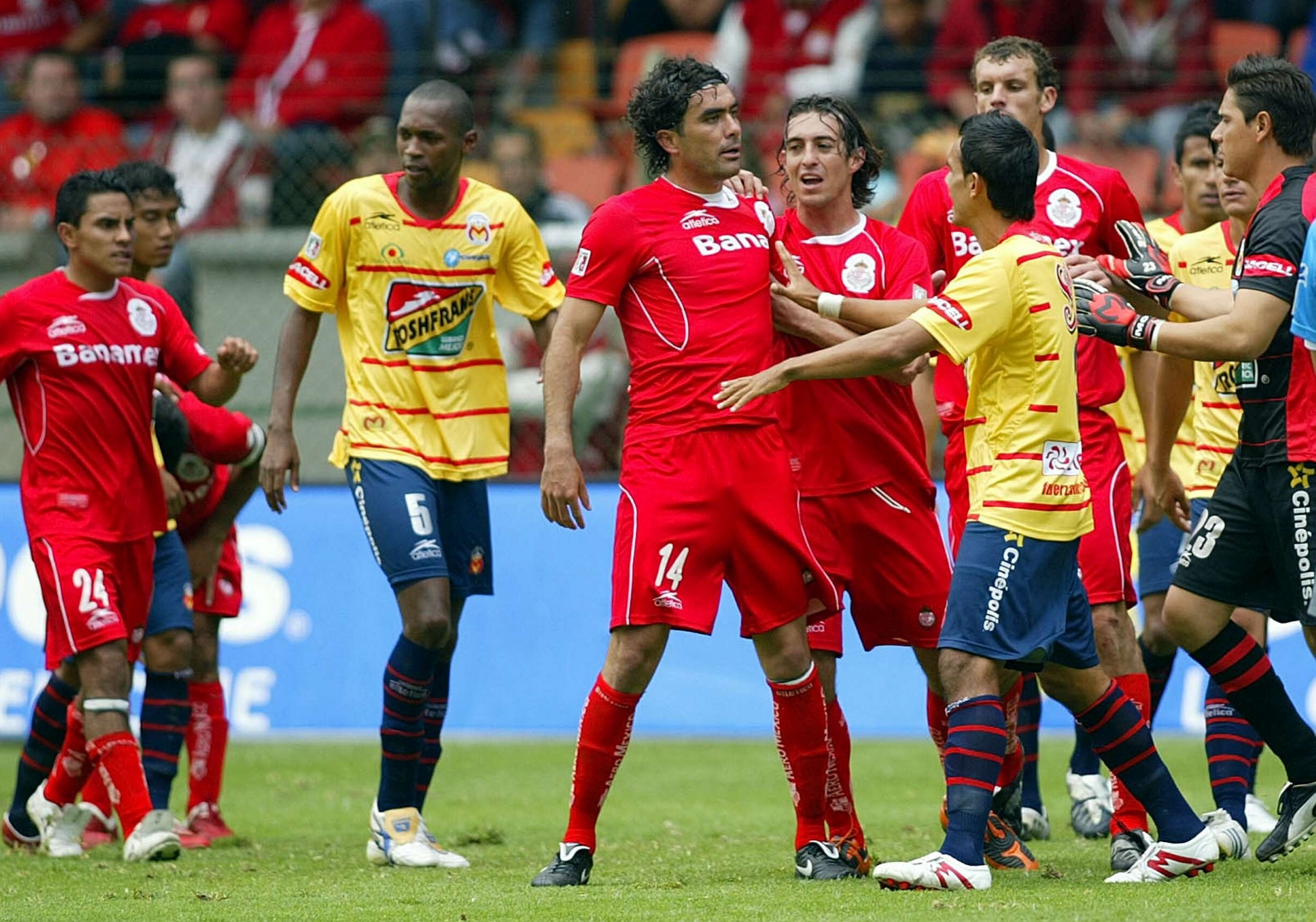 Toluca roba la delantera