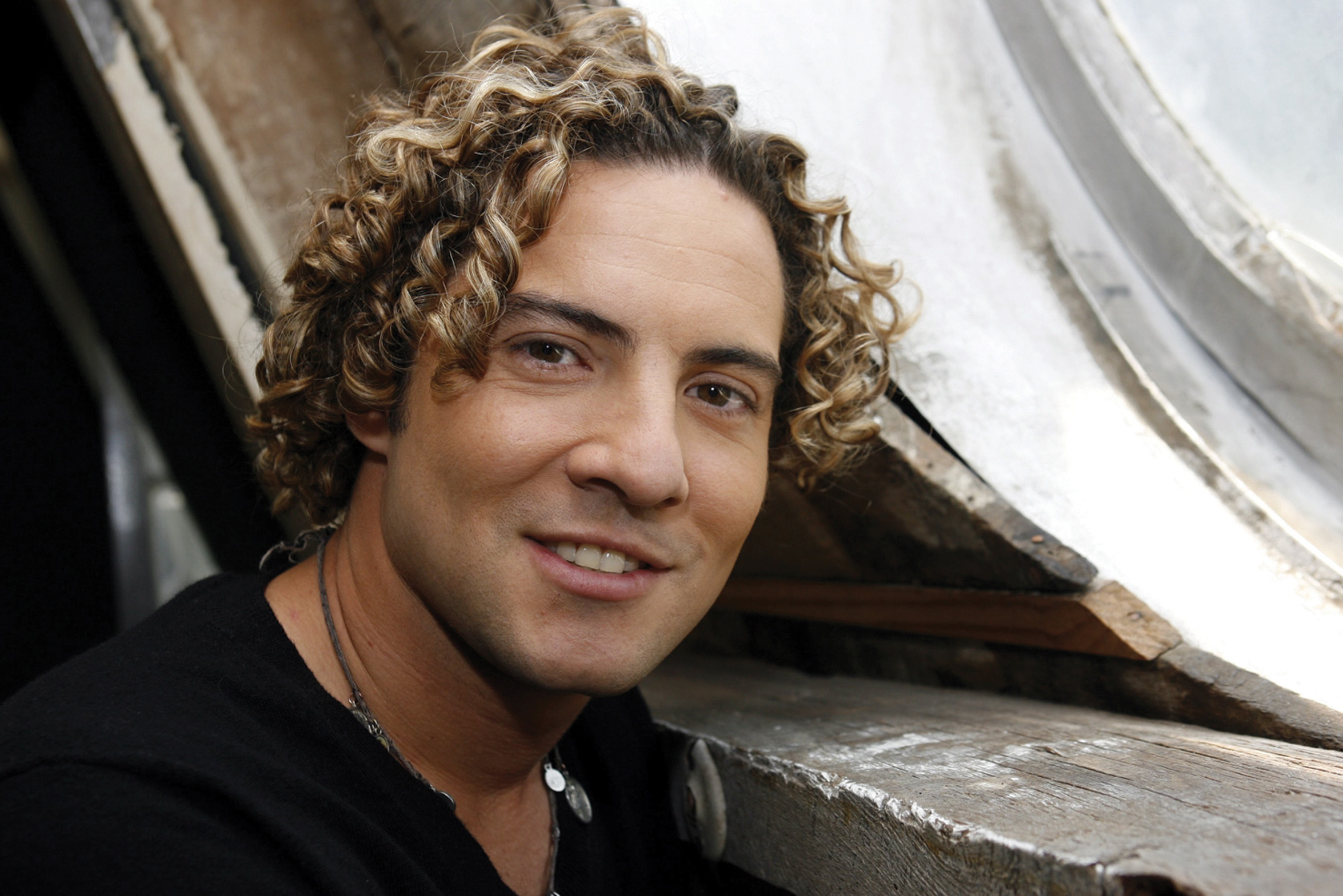 Anuncia Bisbal paternidad