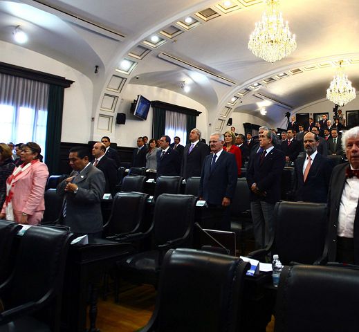 Arremeten contra plan fiscal Calder&oacute;n