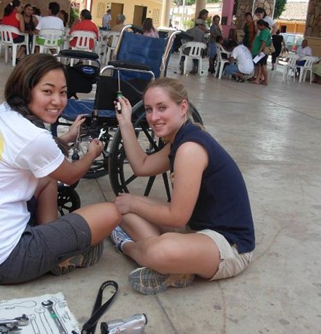 Ayuda cruza fronteras