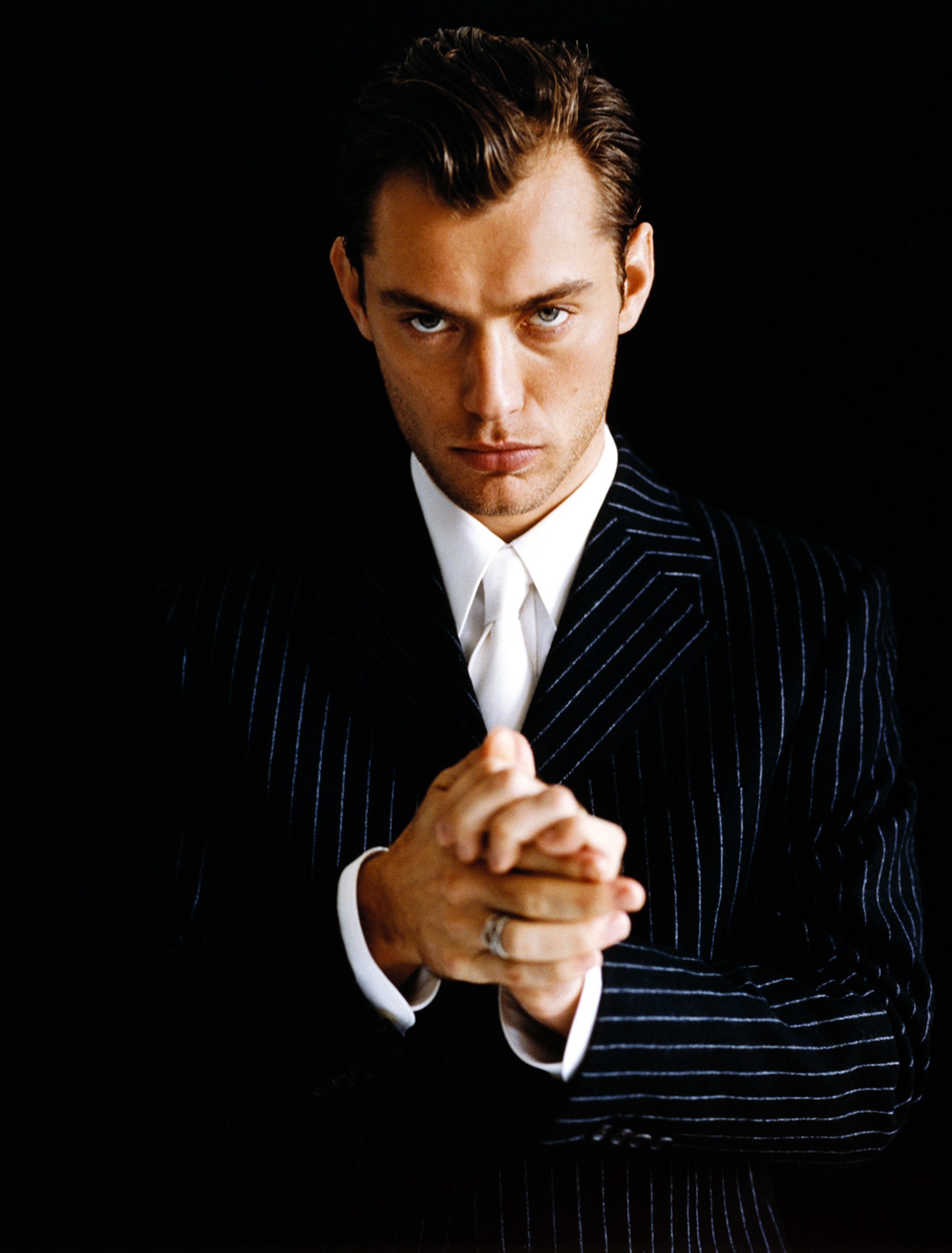 Jude Law si es el padre