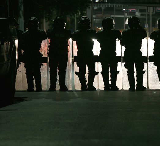 Ej&eacute;rcito toma compa&ntilde;&iacute;a de luz