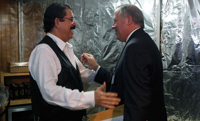 Llega delegaci&oacute;n EEUU para destrabar di&aacute;logo en Honduras