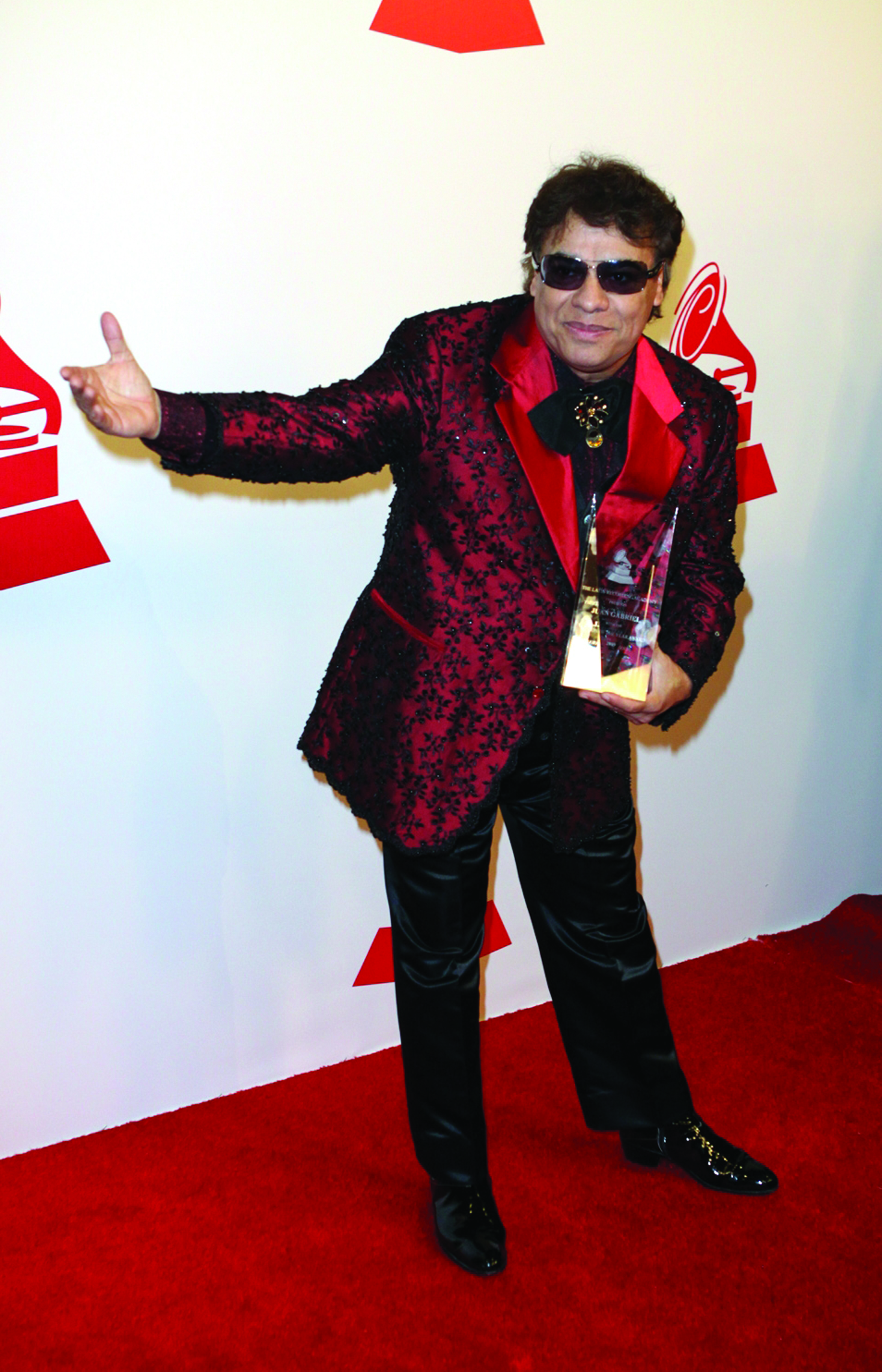 Rinden tributo a Juan Gabriel