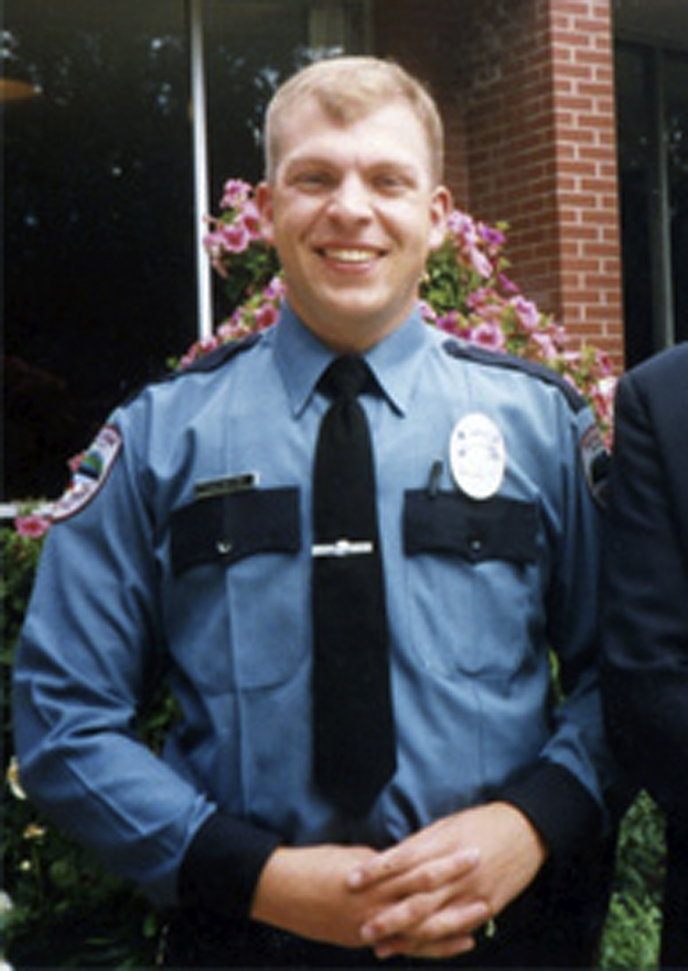 Herido y arrestado hombre en conexi&oacute;n con la muerte de Oficial en Seattle