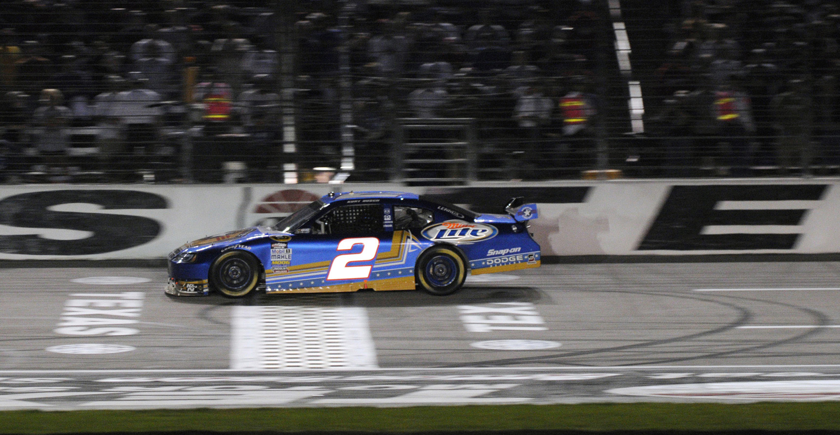 Kurt Busch gana prueba de la Copa Sprint