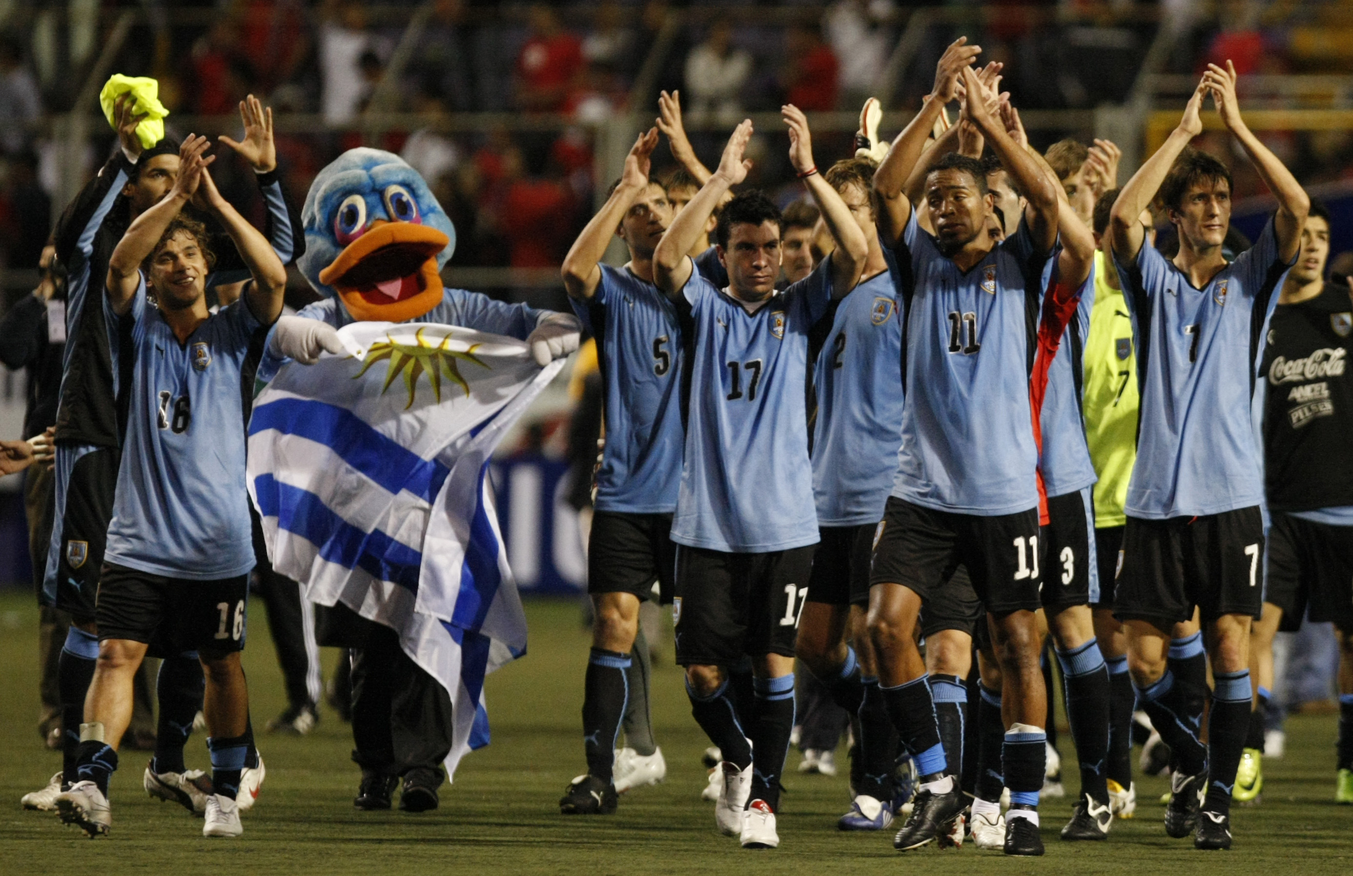 Uruguay saca triunfo en Costa Rica