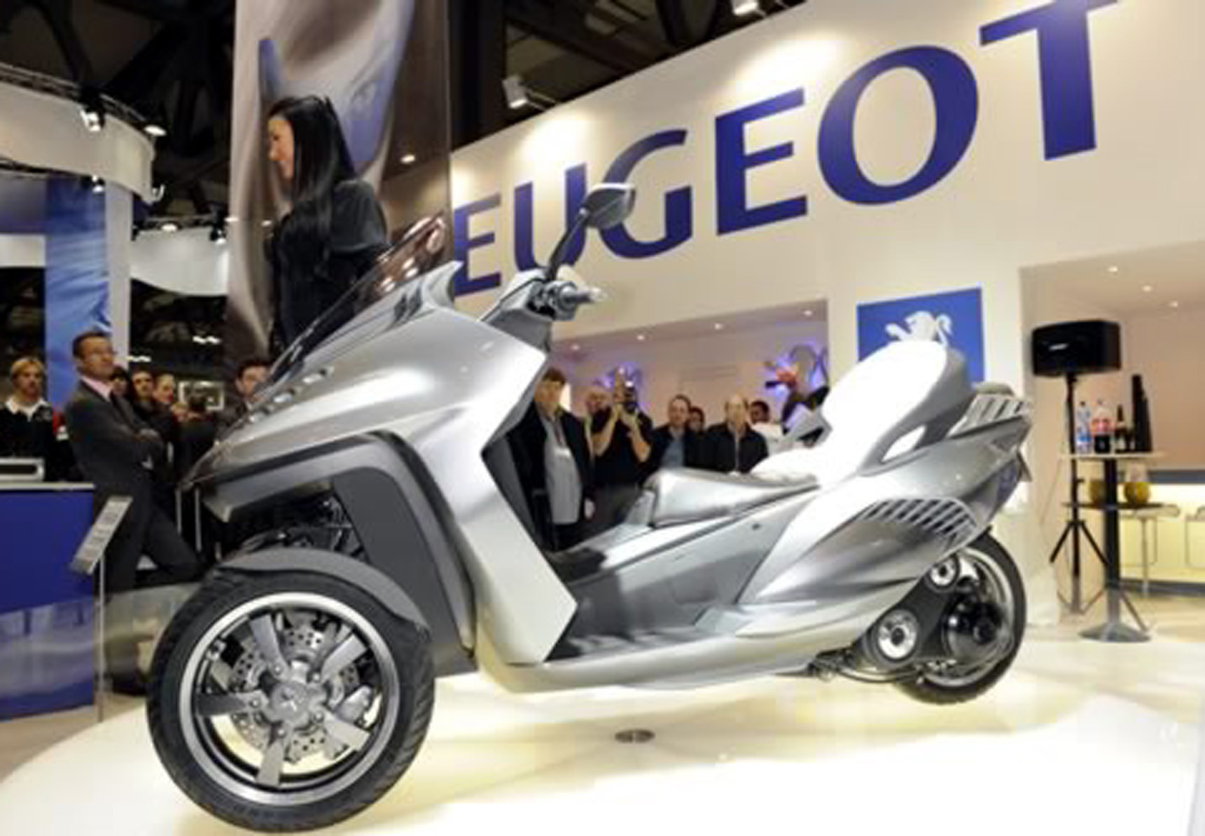 Arranca show de motos en Mil&aacute;n