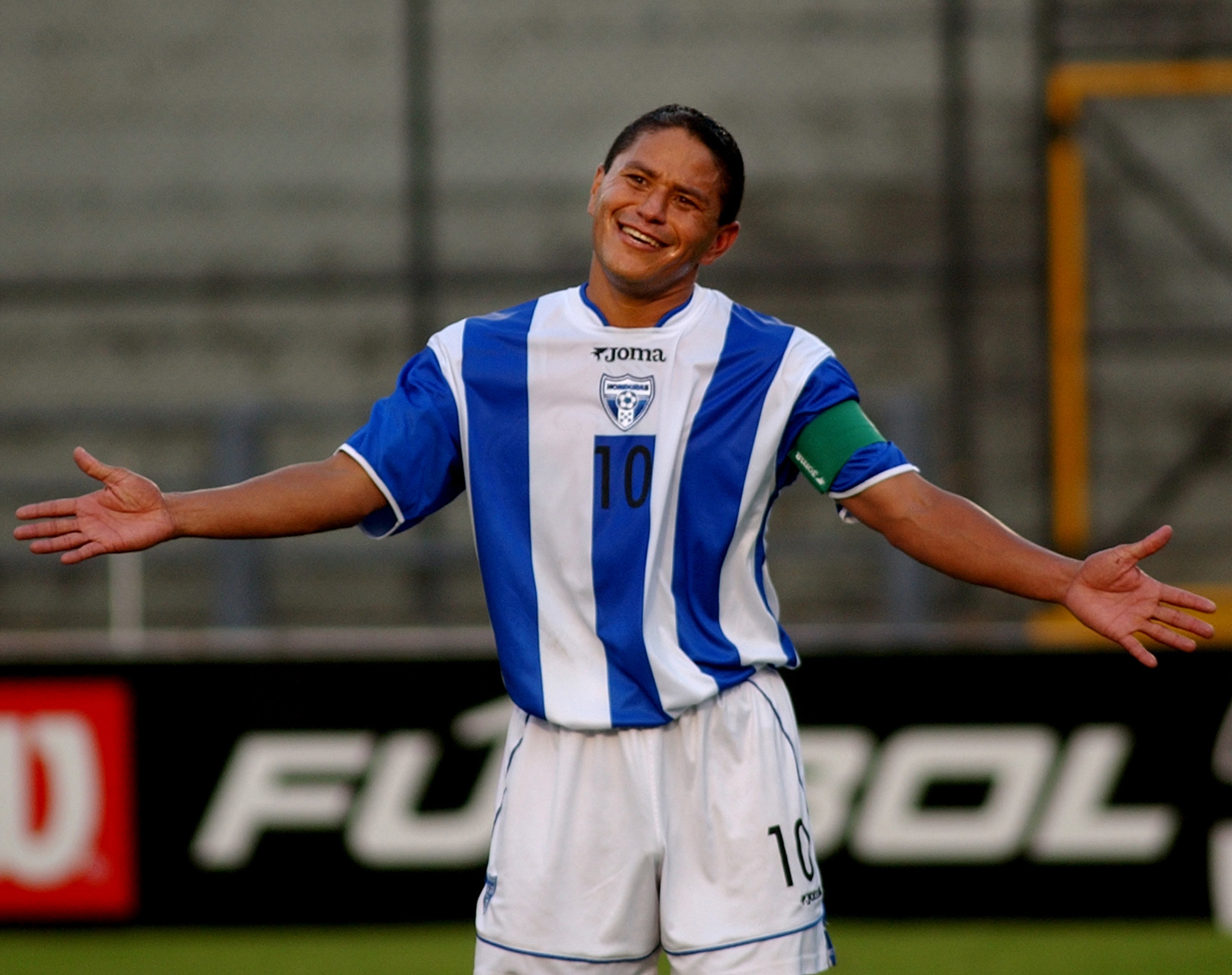 Honduras corona campe&oacute;n, despide &iacute;dolo