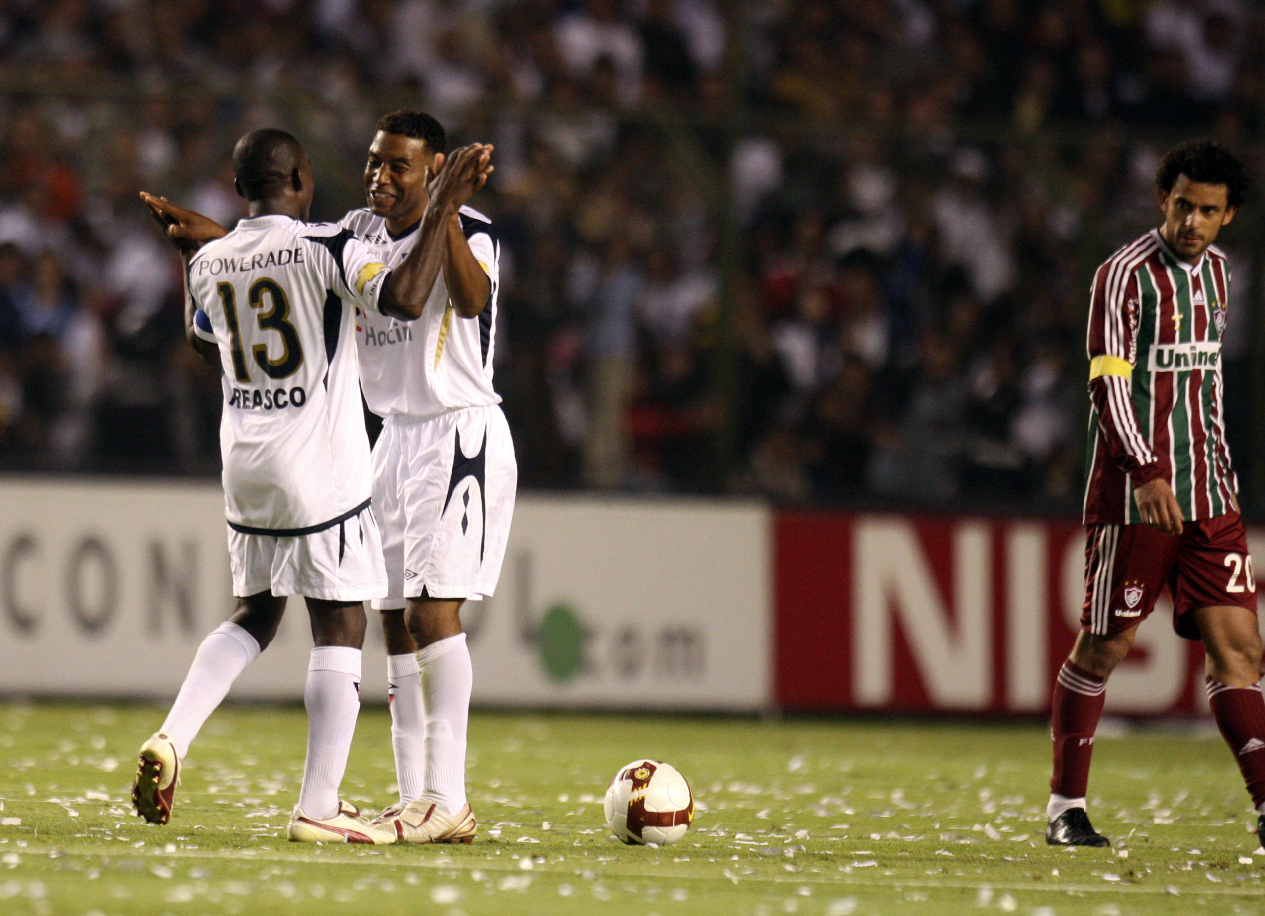 Liga golea 5-1 a Fluminense y acaricia t&iacute;tulo de la Suramericana.