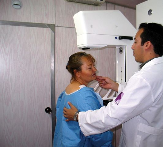 Desatan polémica por mamografías