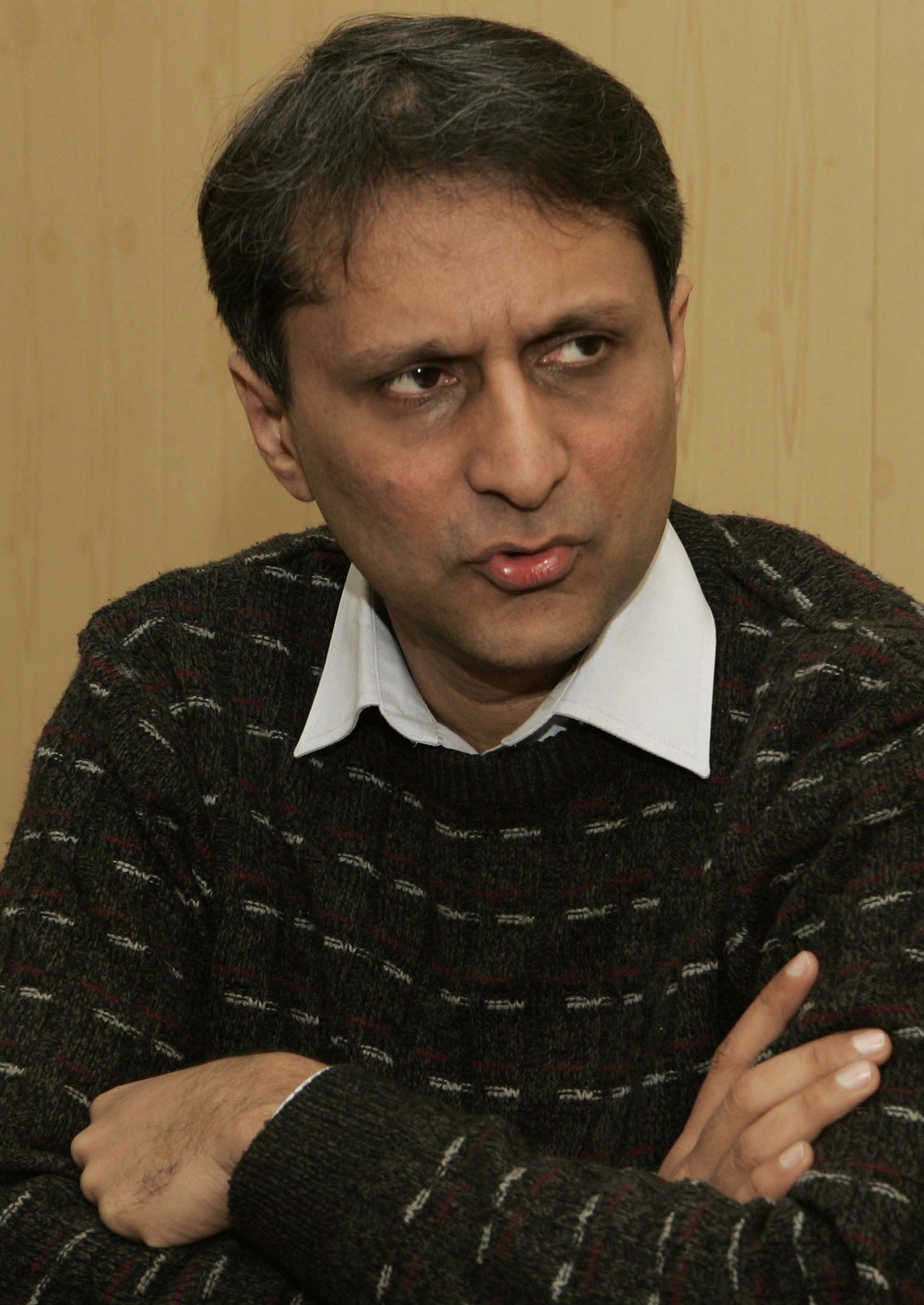 Alargan interrogatorio de estadounidenses