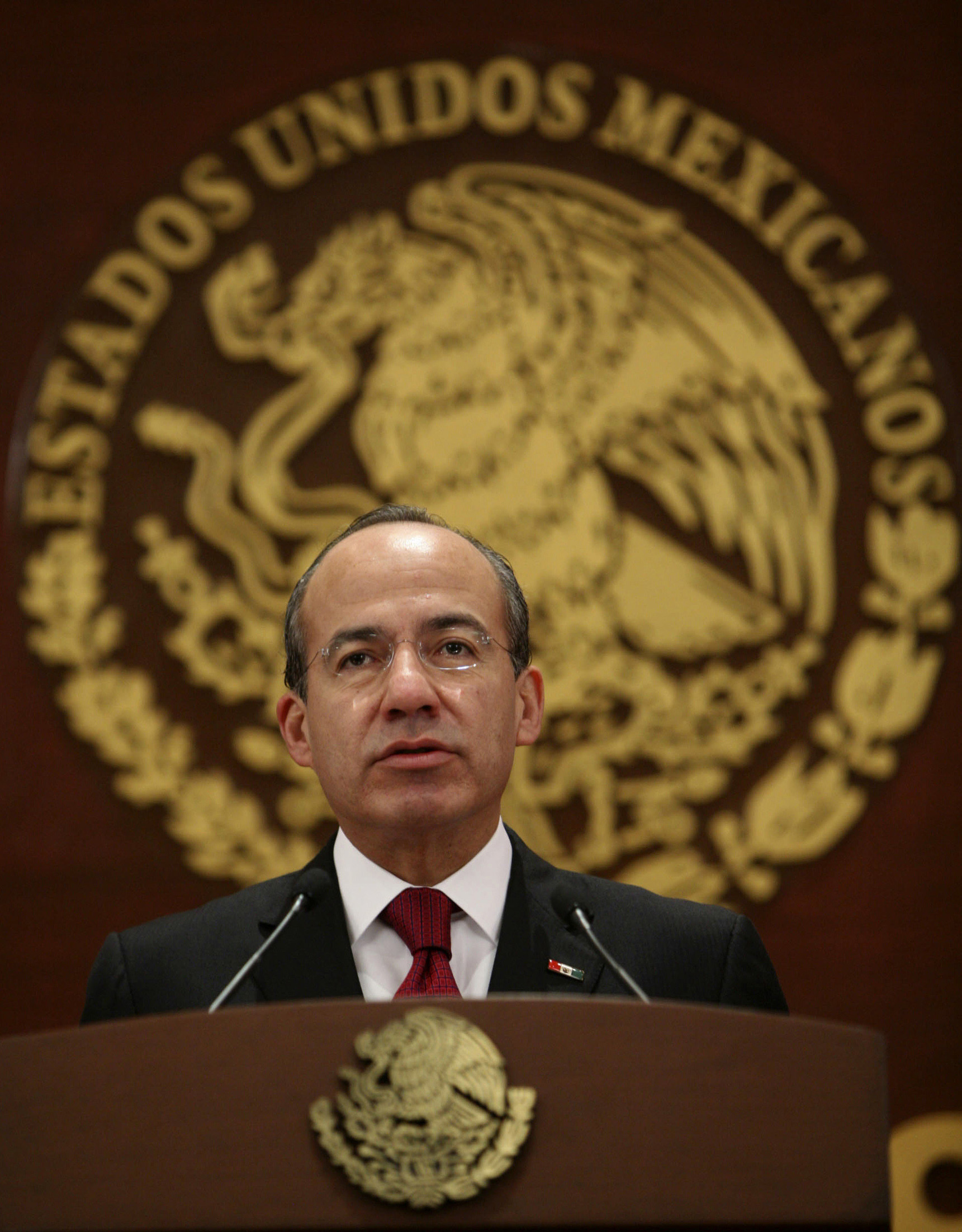 Calder&oacute;n propone amplia reforma pol&iacute;tica