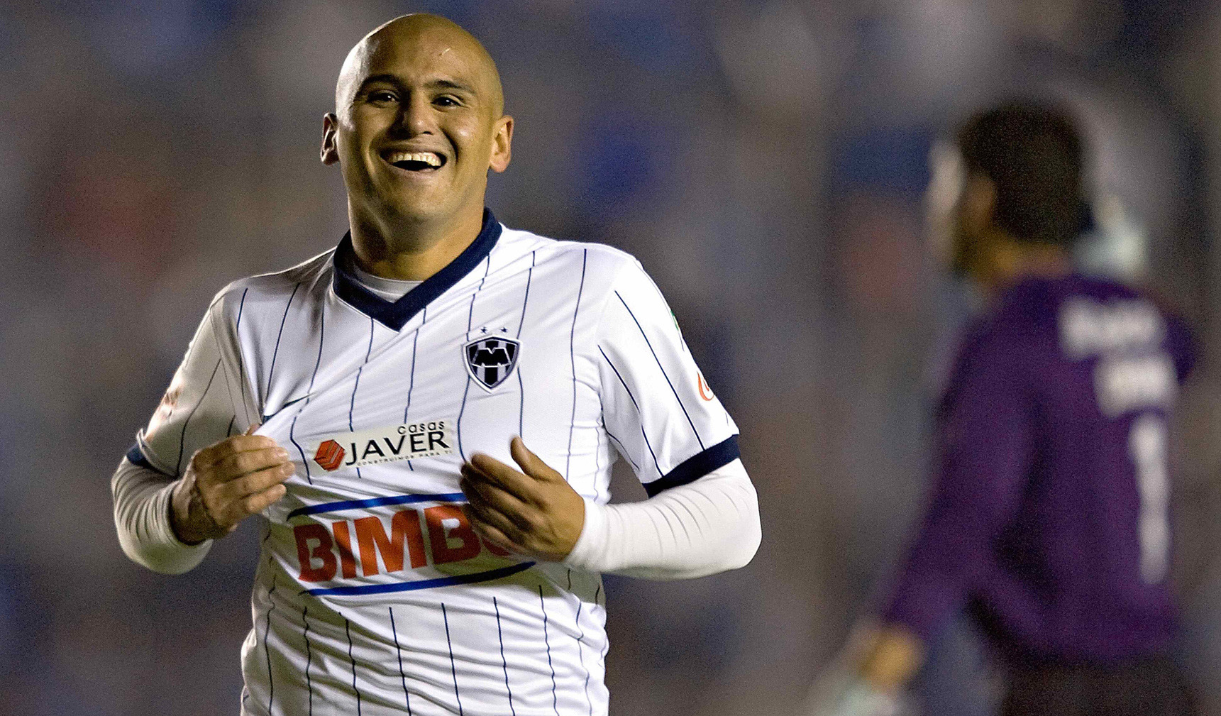 Esconde Suazo su futuro