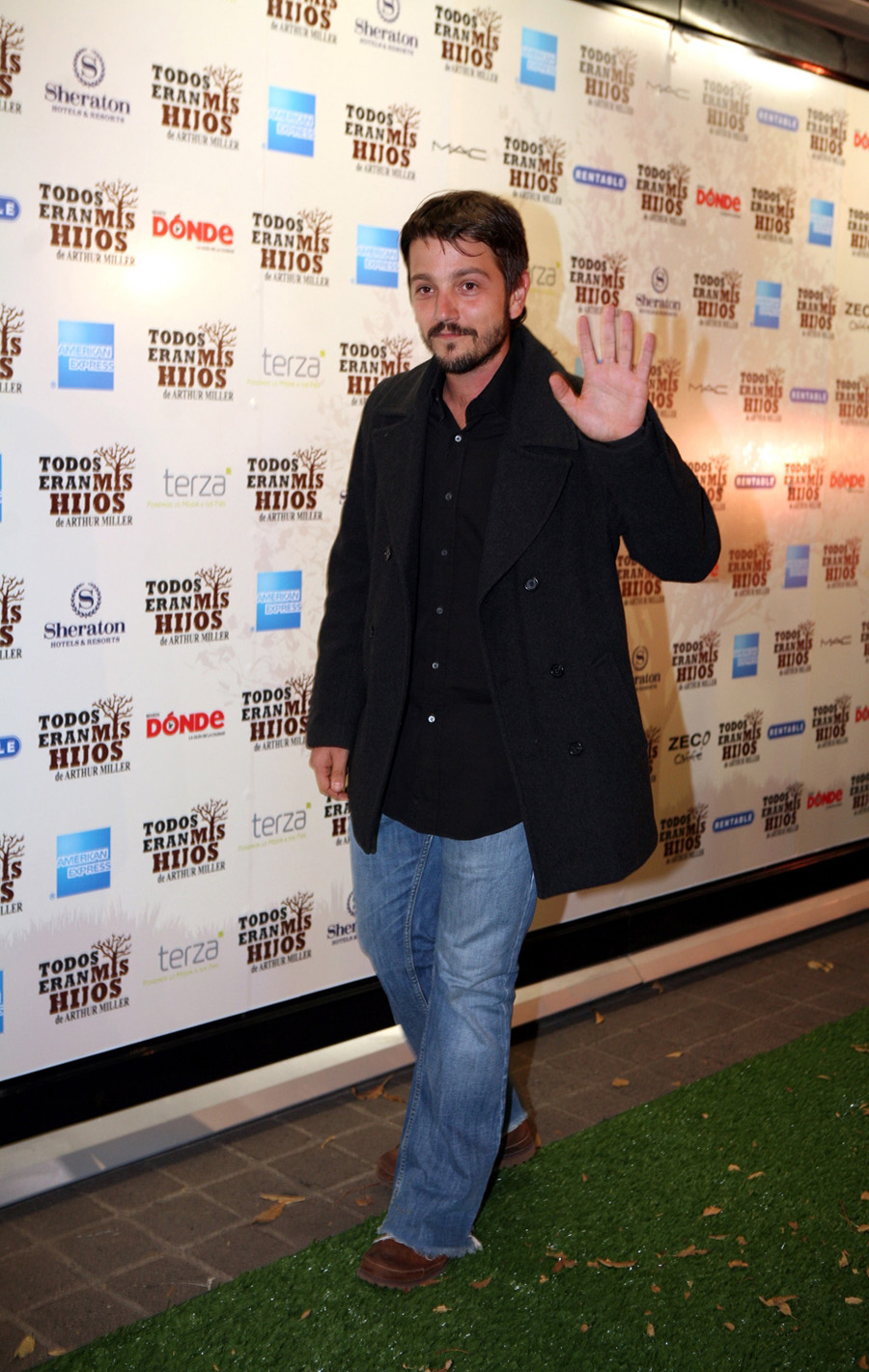 Celebra Diego Luna sus 30 sin prisas