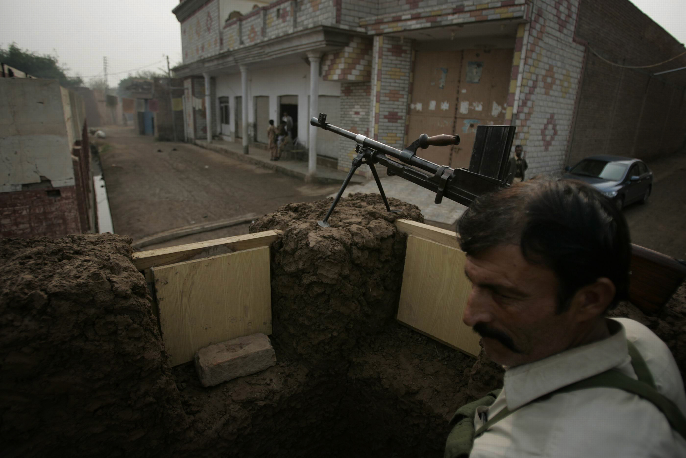 Atentado suicida deja 75 muertos en Pakistán