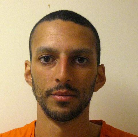 Arrestan a hombre buscado por homicidio