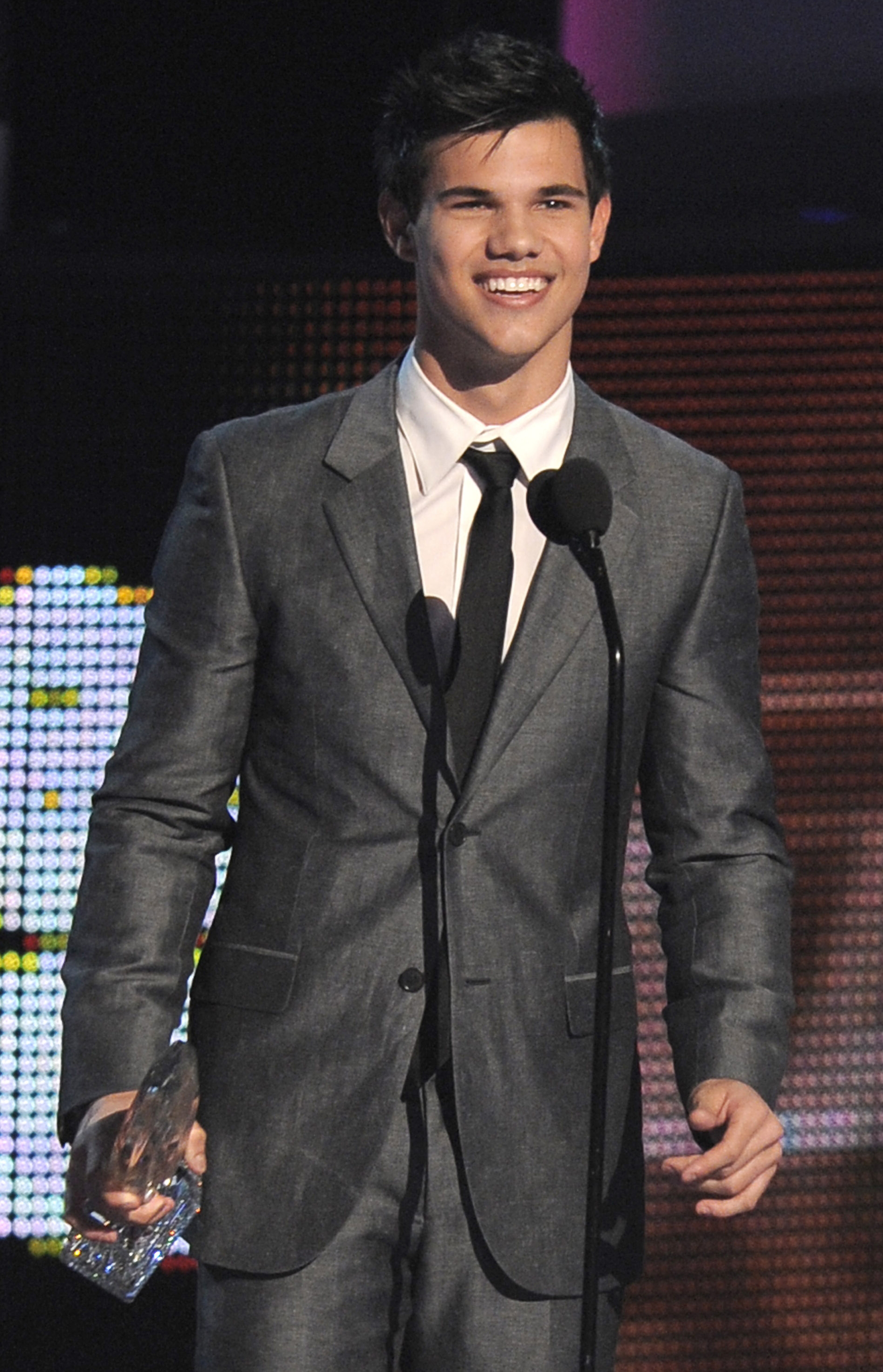 Termina dieta con romance de los Taylor