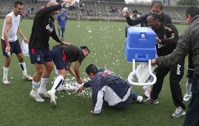Budget y SAO levantan la Copa