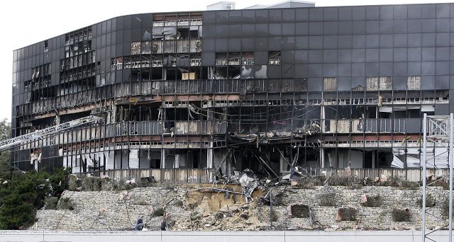 Piloto suicida contra oficina fiscal genera simpat&iacute;a