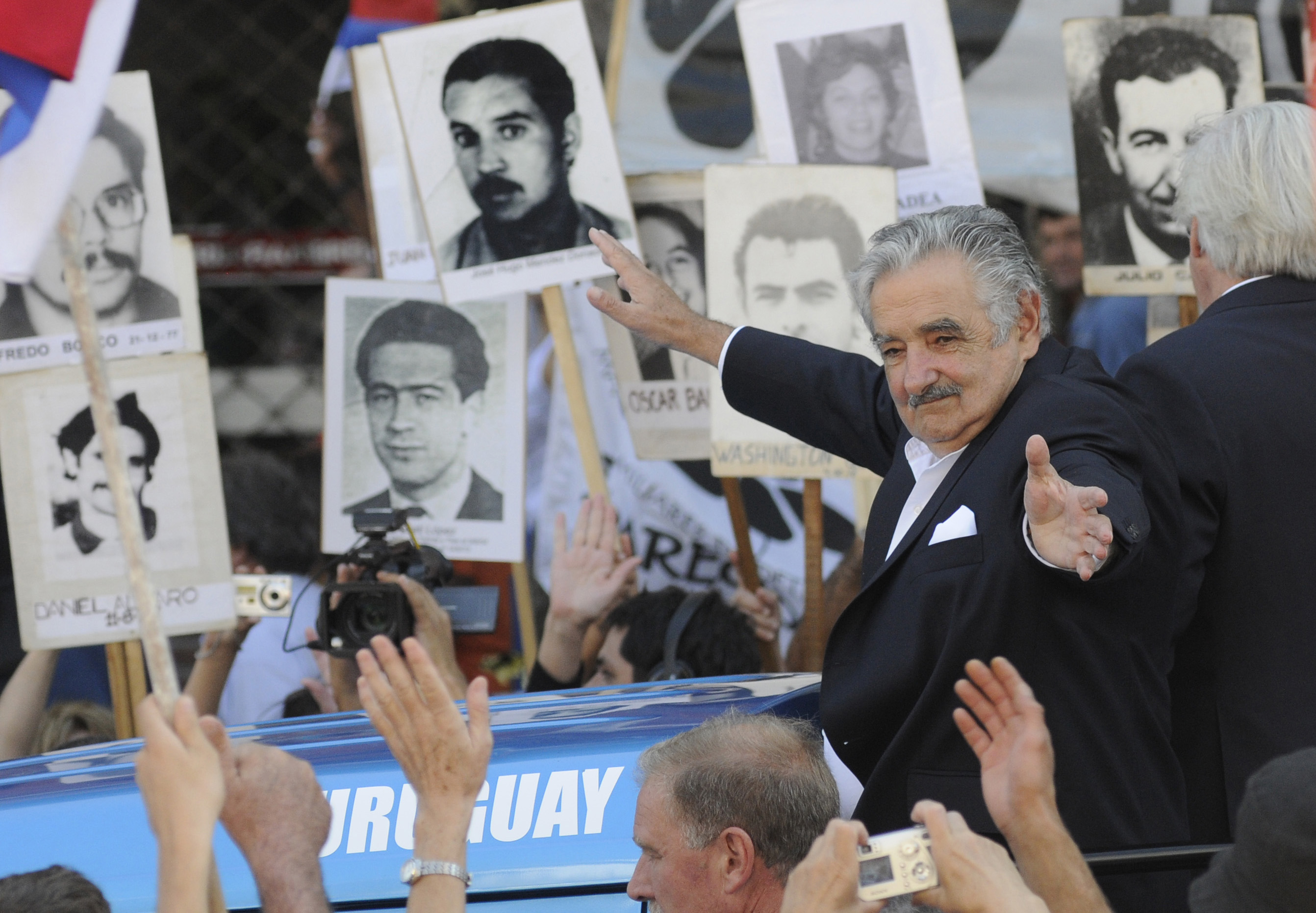 Ex guerrillero asume como presidente en Uruguay