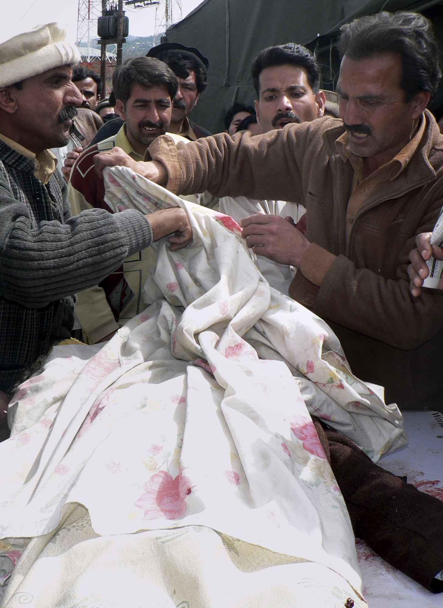 Socorristas atacados en Pakist&aacute;n