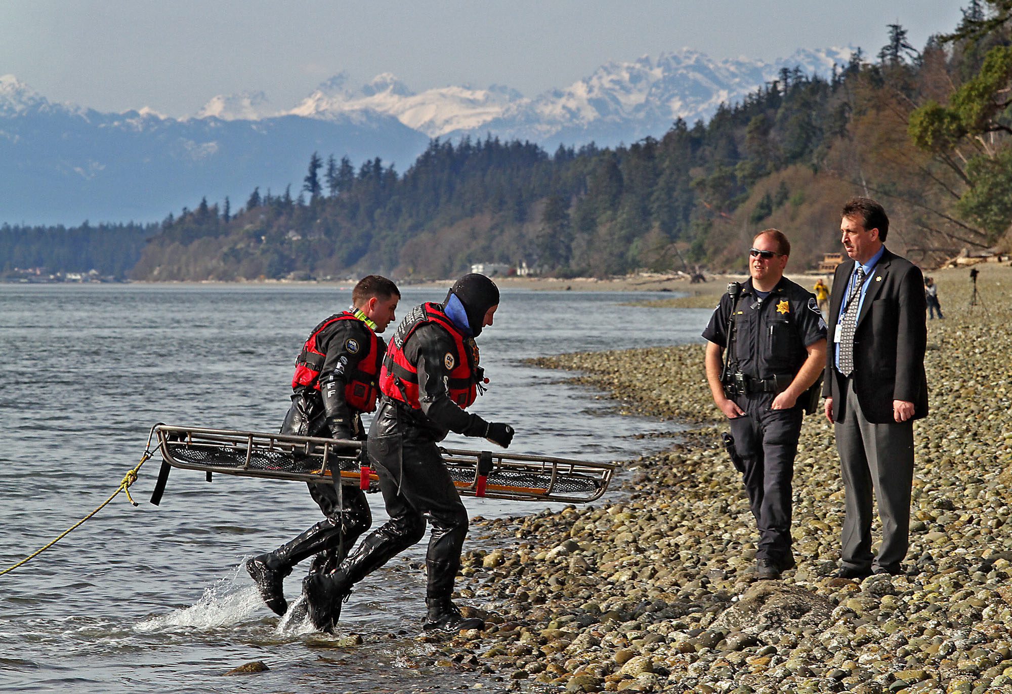 Continua b&uacute;squeda de madre  en el Puget Sound