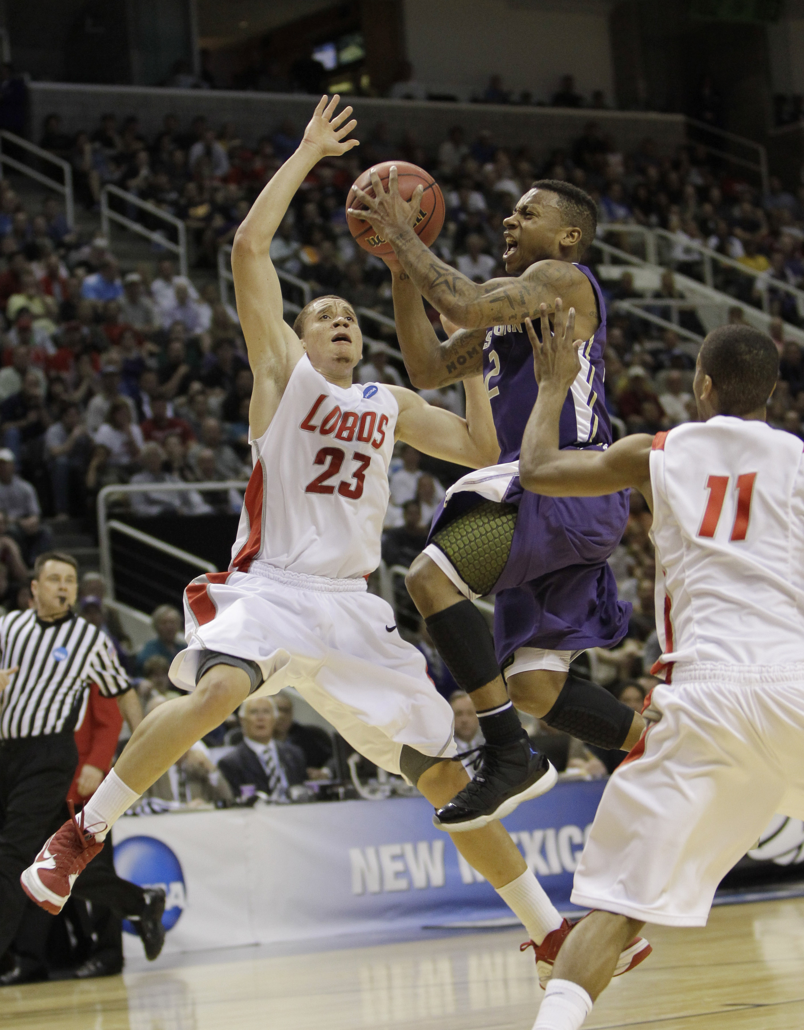 Huskies arroyan a Nuevo Mexico