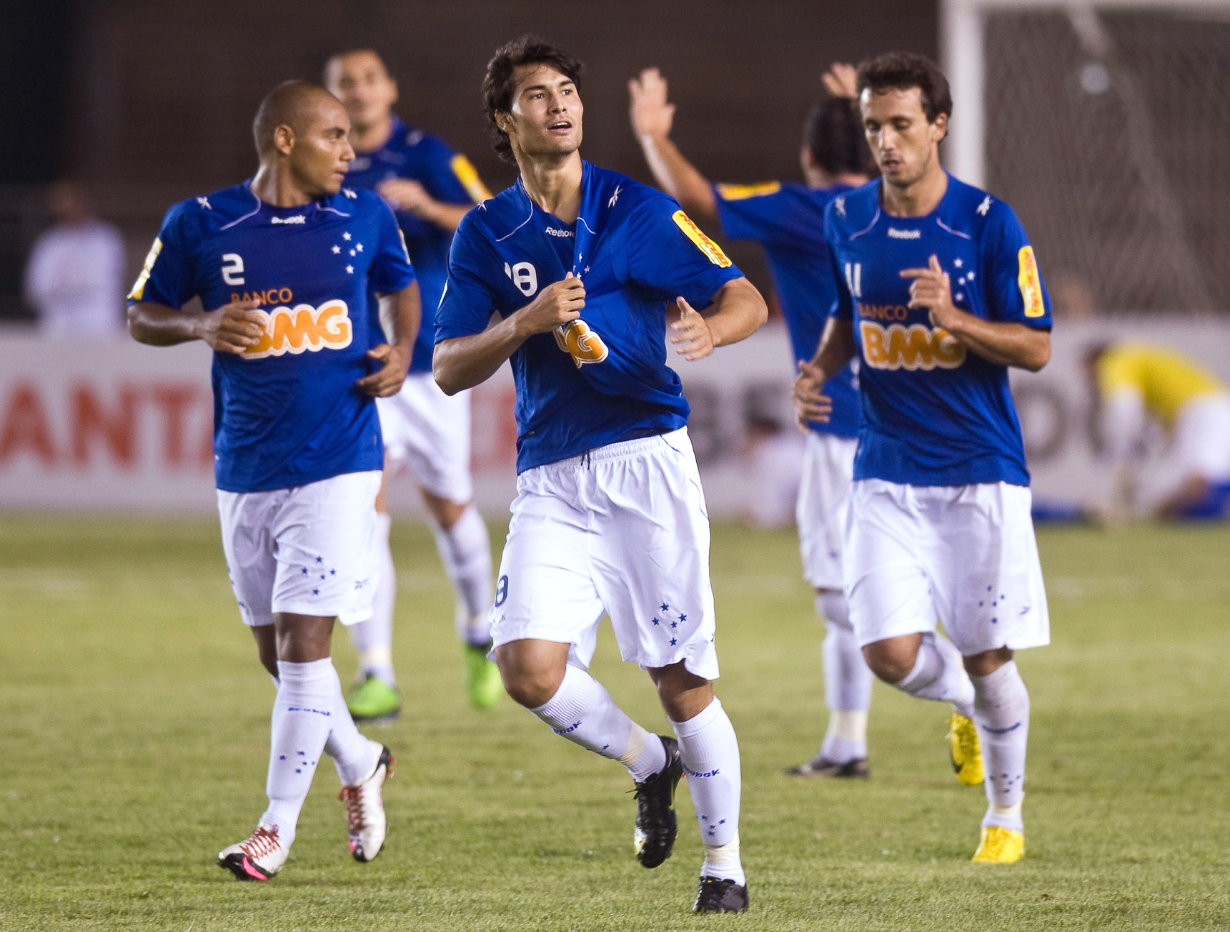 Cruzeiro comparte liderato