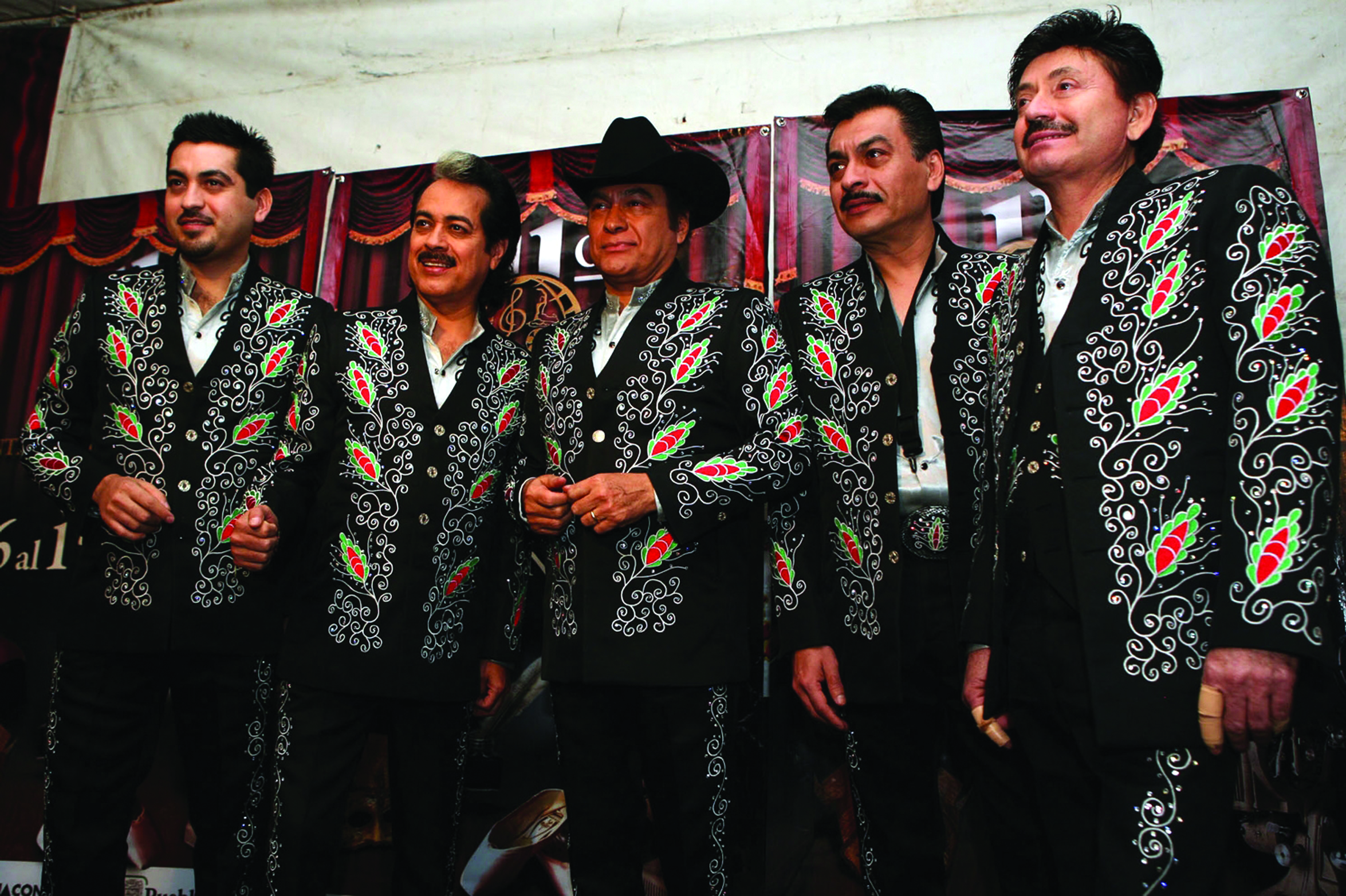 Combaten Los Tigres miedo con su m&uacute;sica