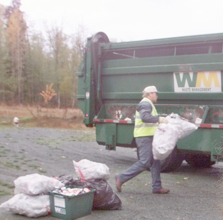 Votan Huelga en Basuras