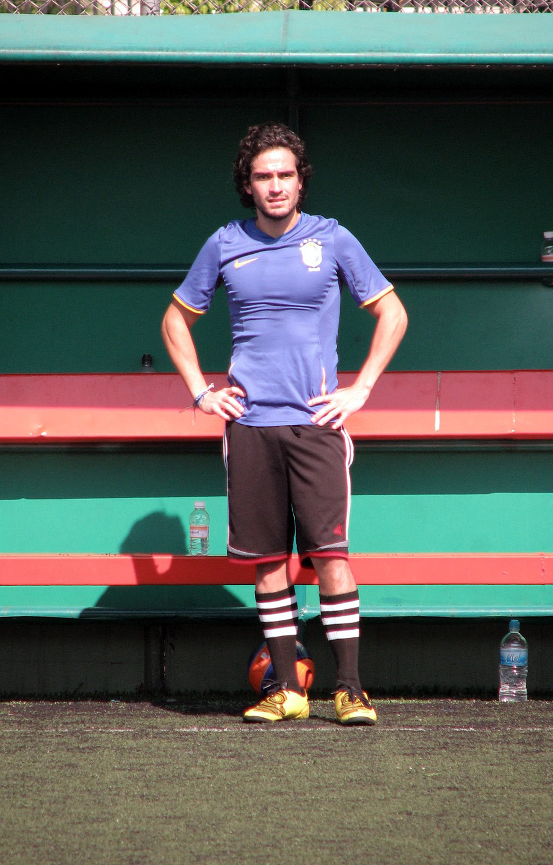 Actores, cantantes, juegan f&uacute;tbol en programa de MTV