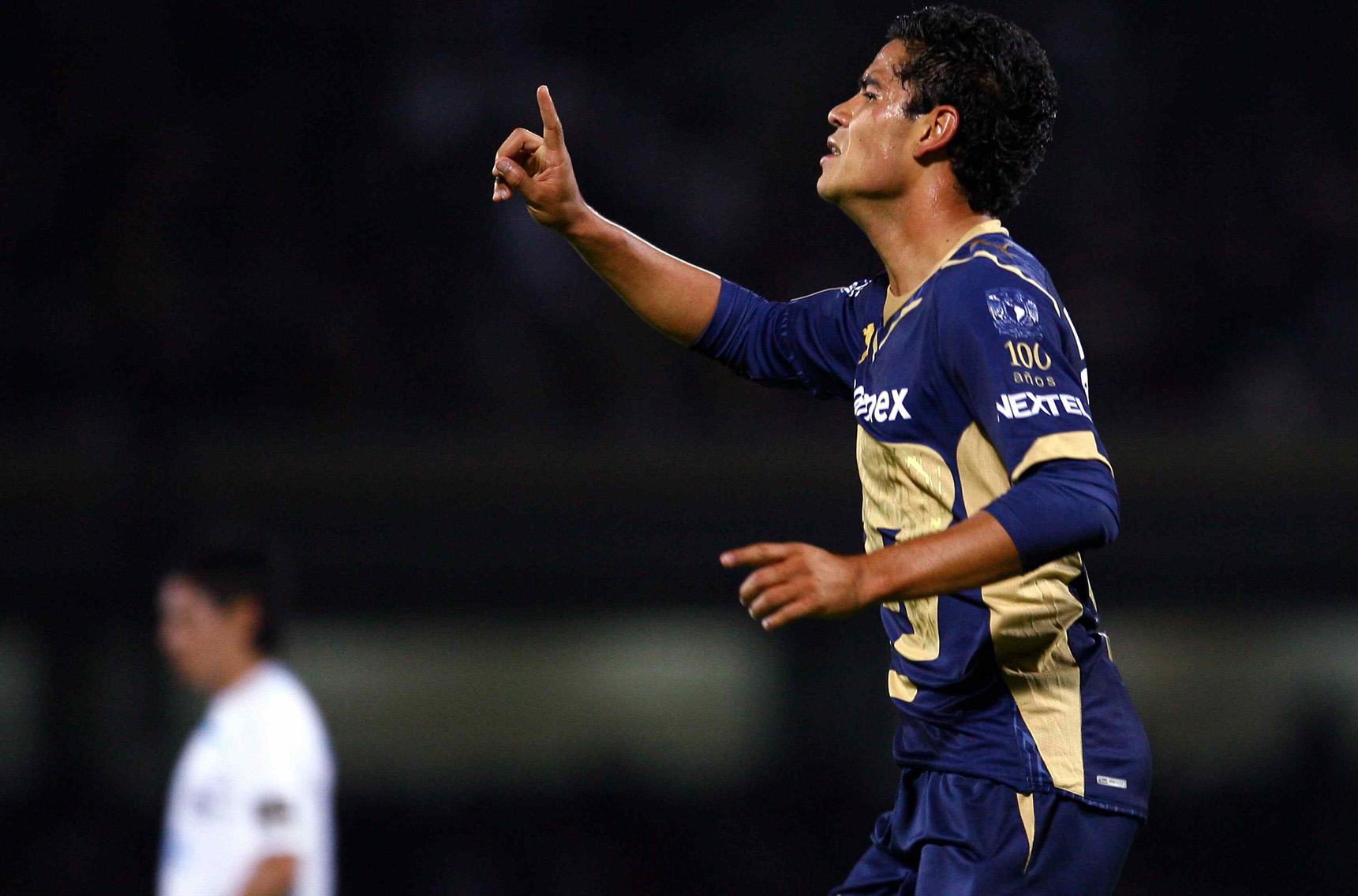 Pumas toma ventaja