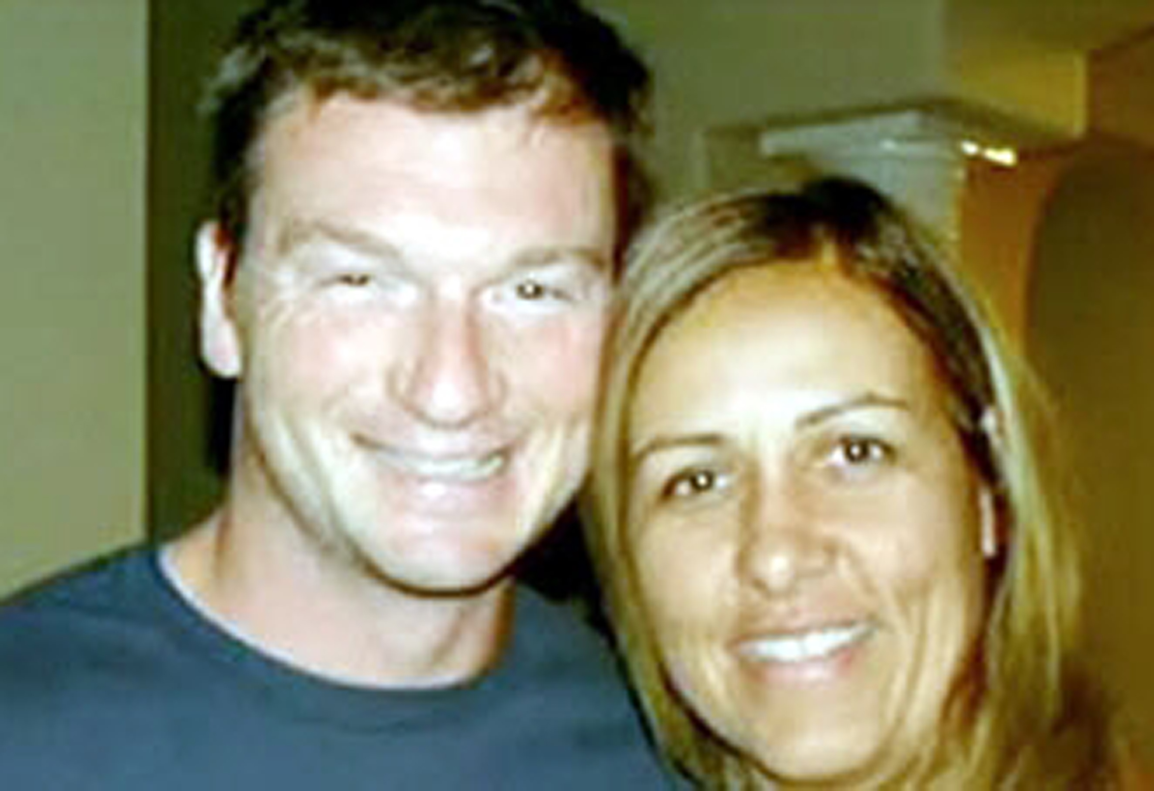 Hallan muerta a esposa de productor