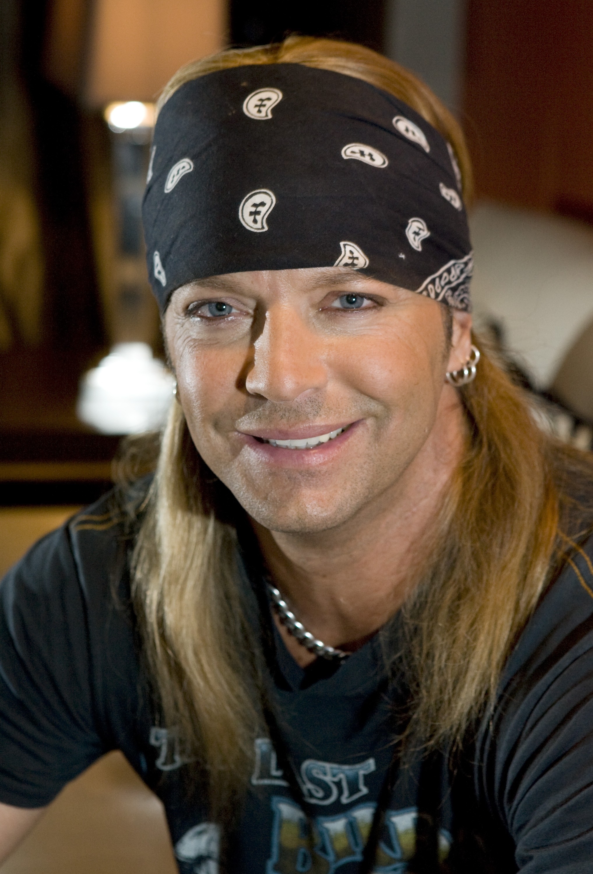 Planean realizar m&aacute;s ex&aacute;menes a Bret Michaels