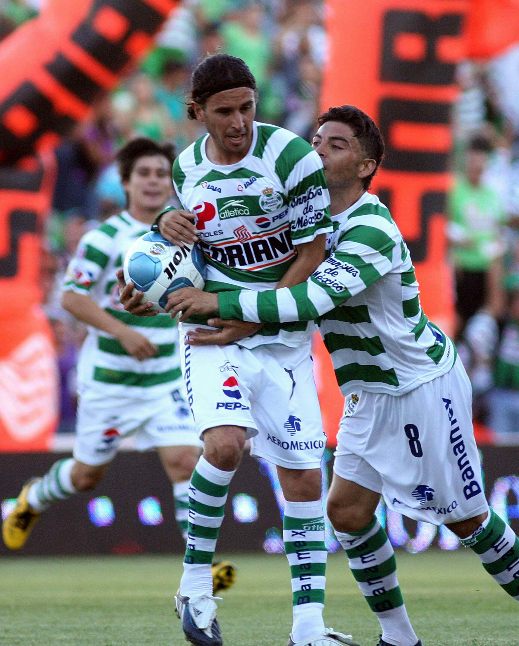 Santos y Morelia pegan primero