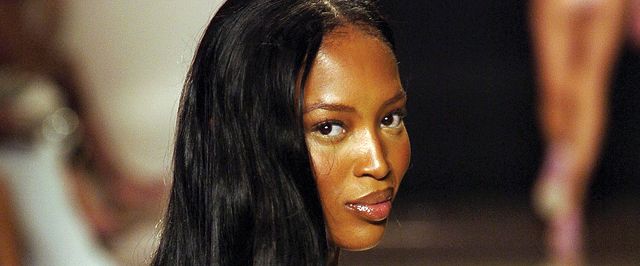 Campbell Rompe en llanto 
La modelo admiti&oacute; que la soledad de su ni&ntilde;ez tiene la culpa del descontrol que tantos problemas le ha tra&iacute;do.