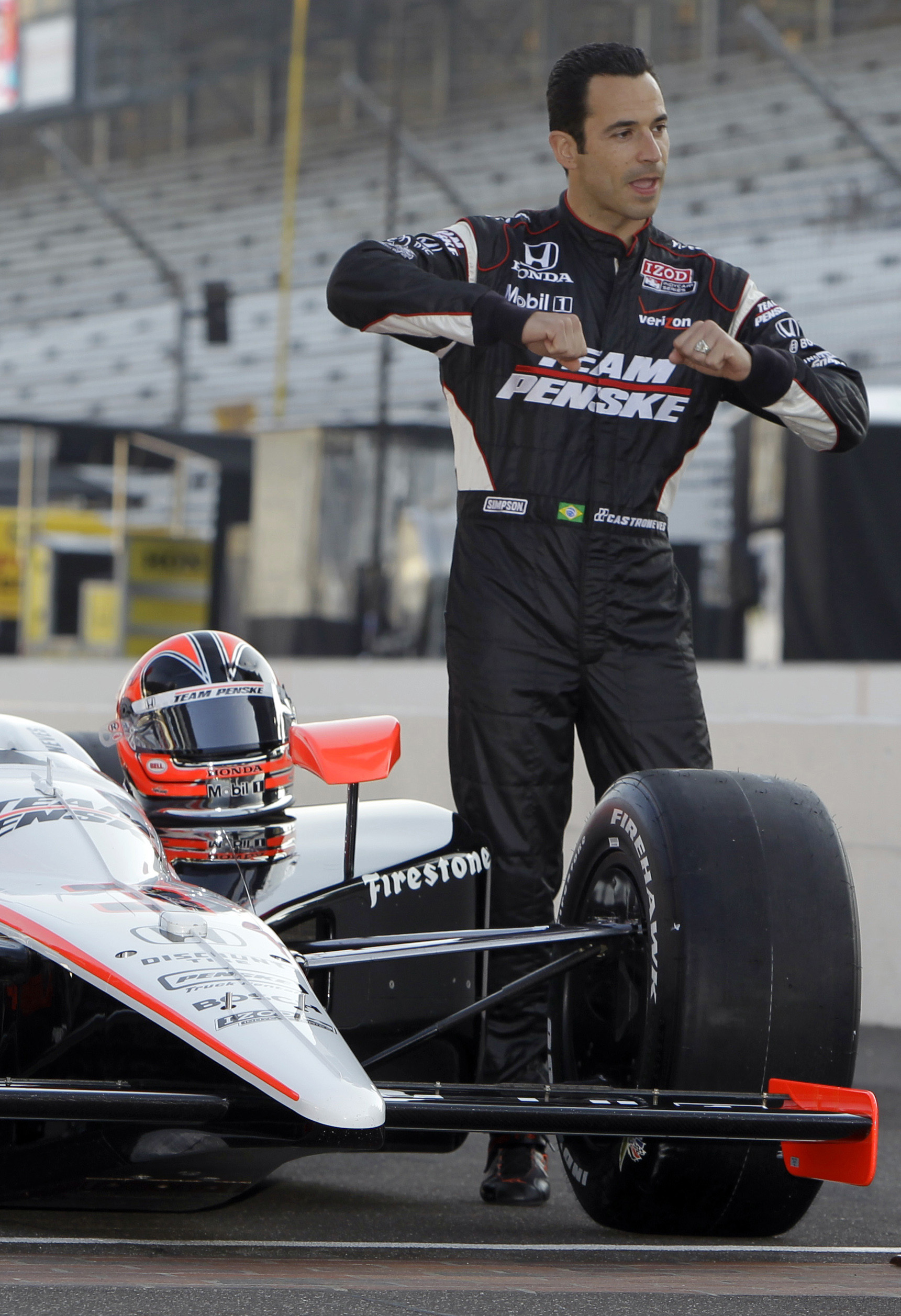 Castroneves ser&aacute; punto