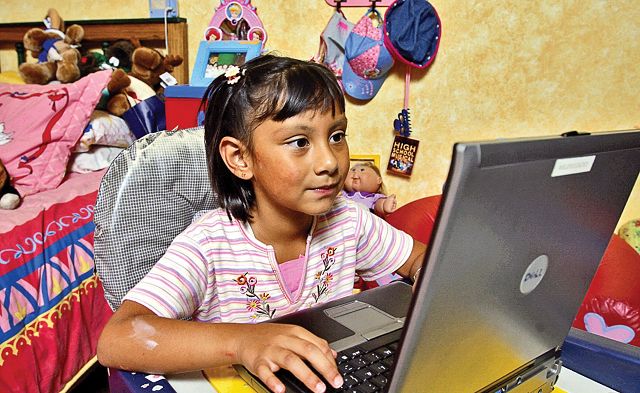 Invitan a usar las redes sociales para educar