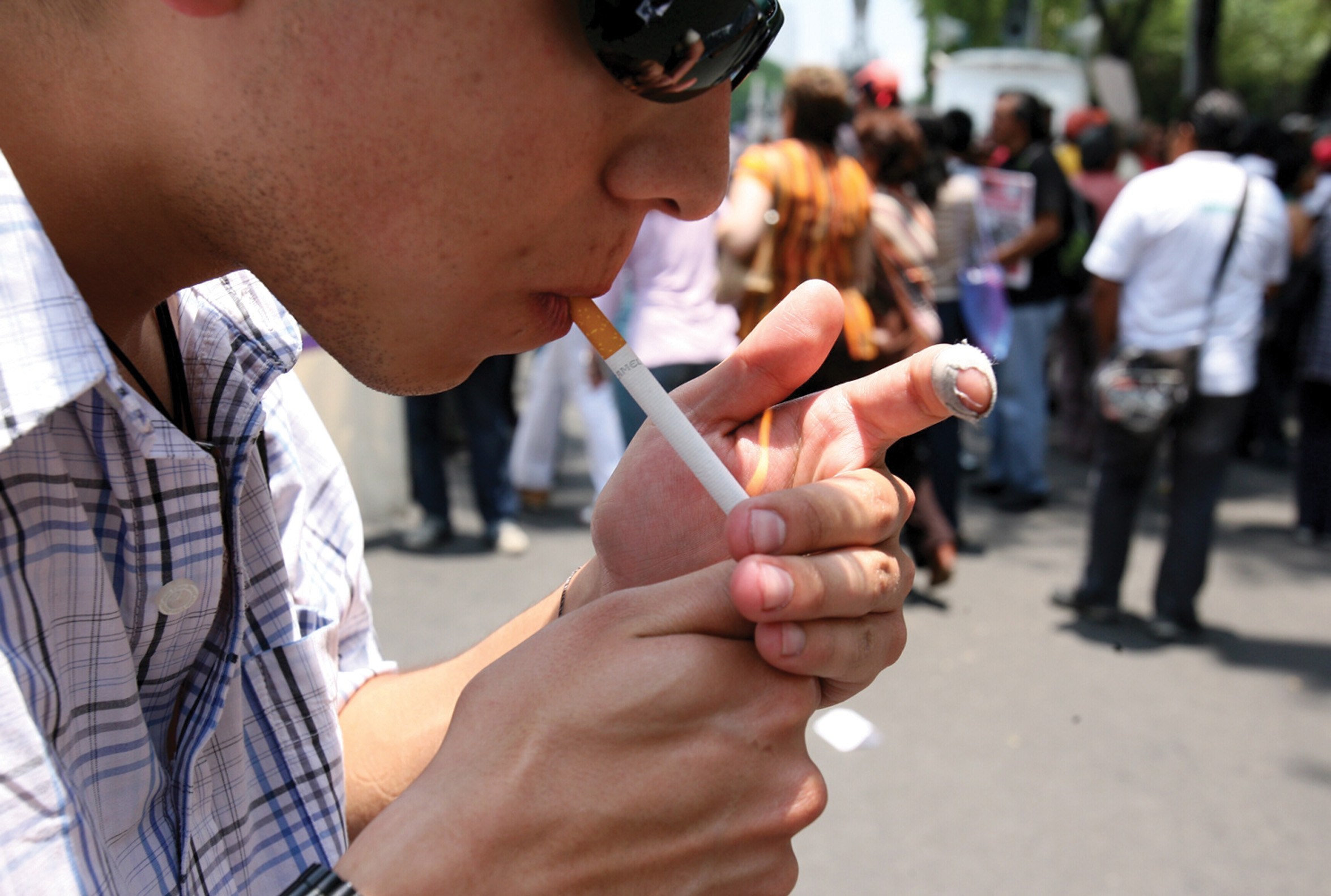 Fumadores heredan la adicci&oacute;n