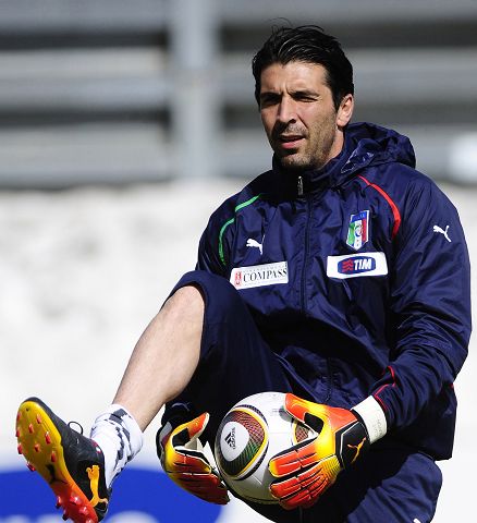 Buffon se une a las cr&iacute;ticas al bal&oacute;n