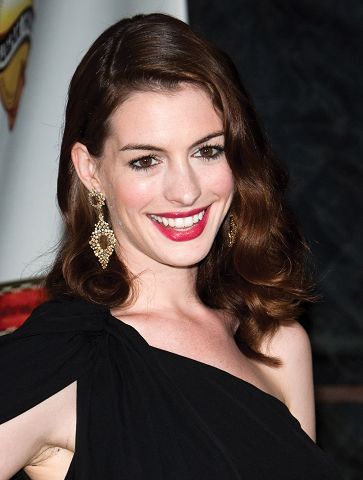 Anne Hathaway protagoniza un nuevo romance