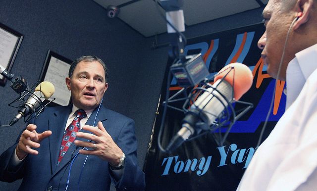 Difunde nombres de indocumentdos