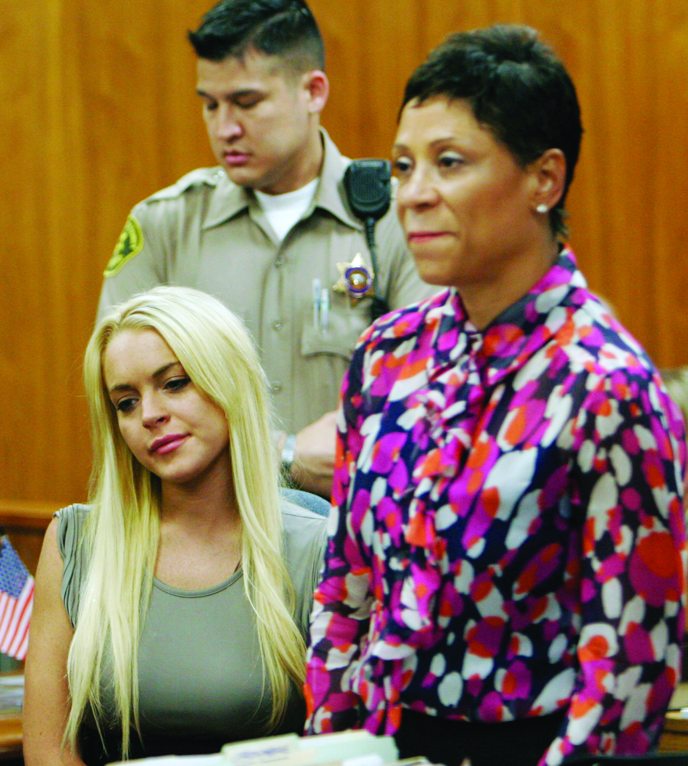 Lohan comienza a cumplir pena de c&aacute;rcel