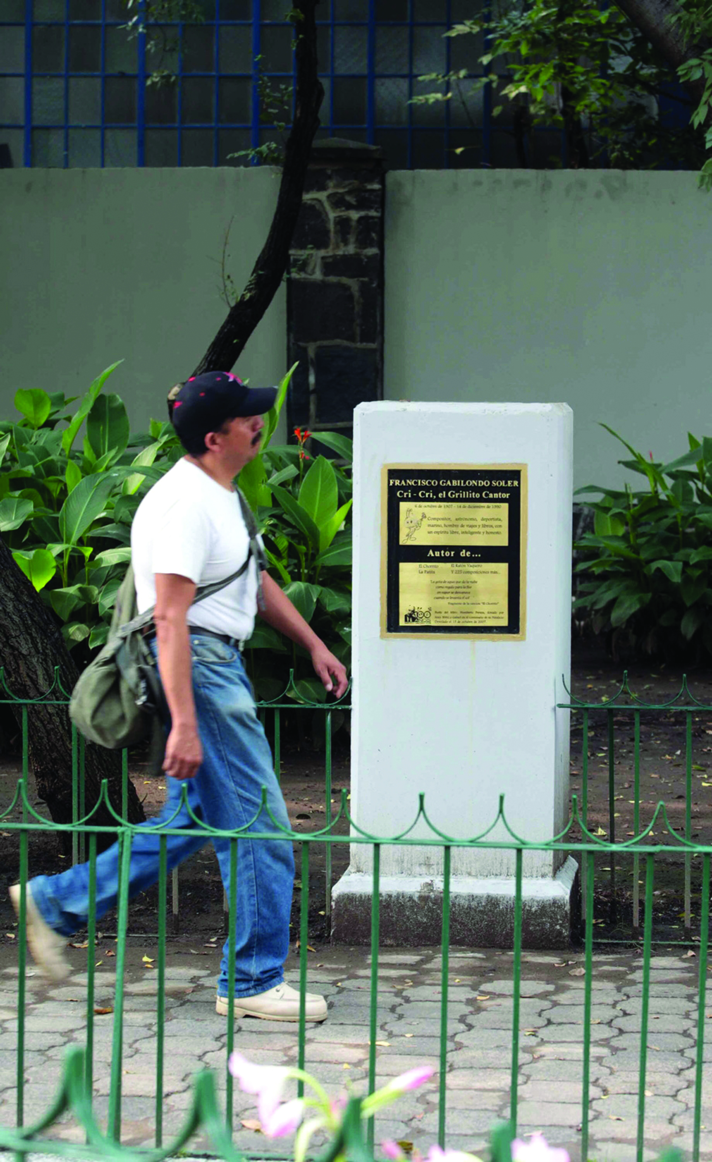 Roban busto de Cri Cri