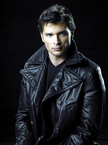 Colgar&aacute; Tom Welling el traje de Superman