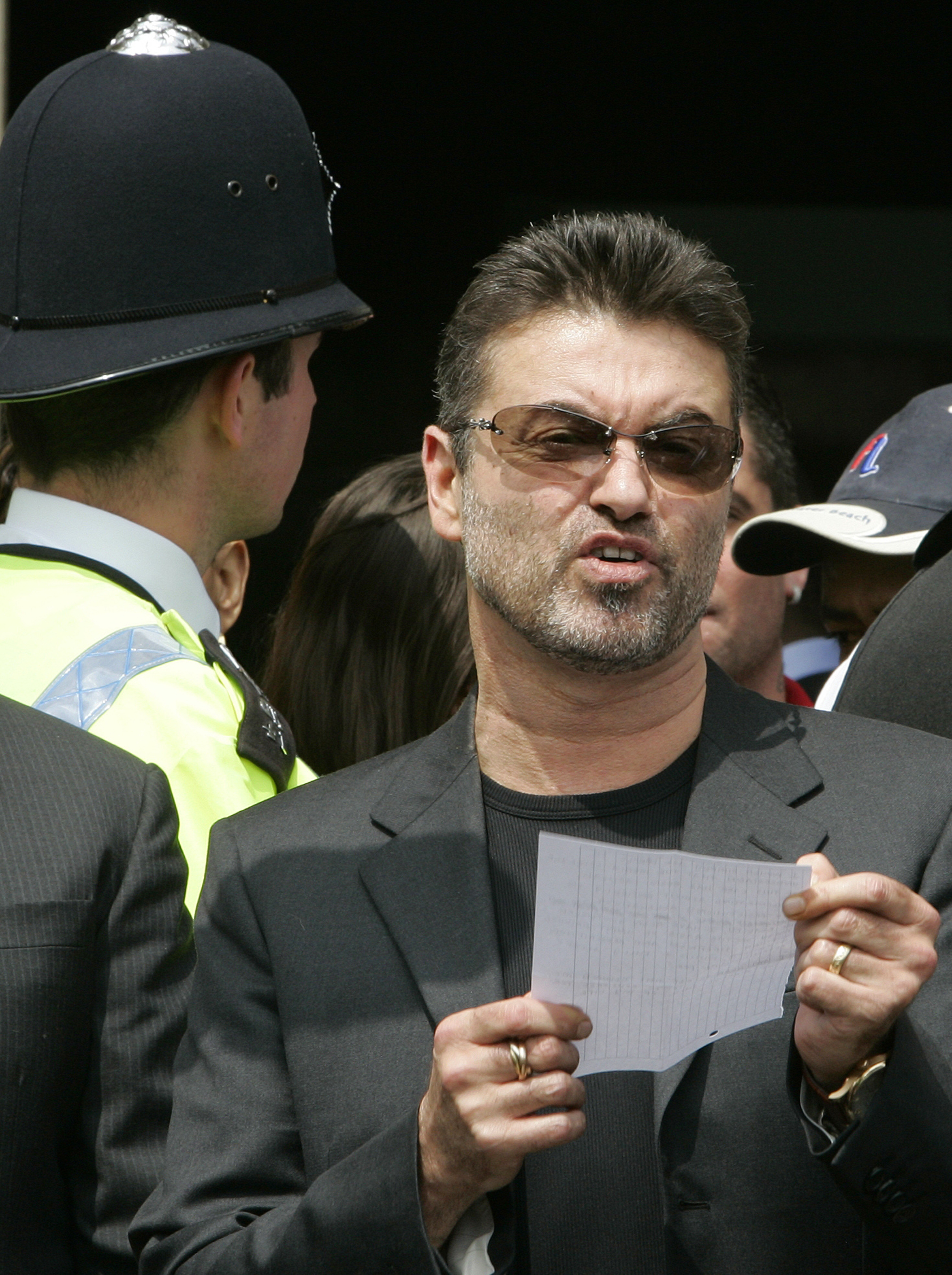 Acusan a George Michael de manejar drogado otra vez